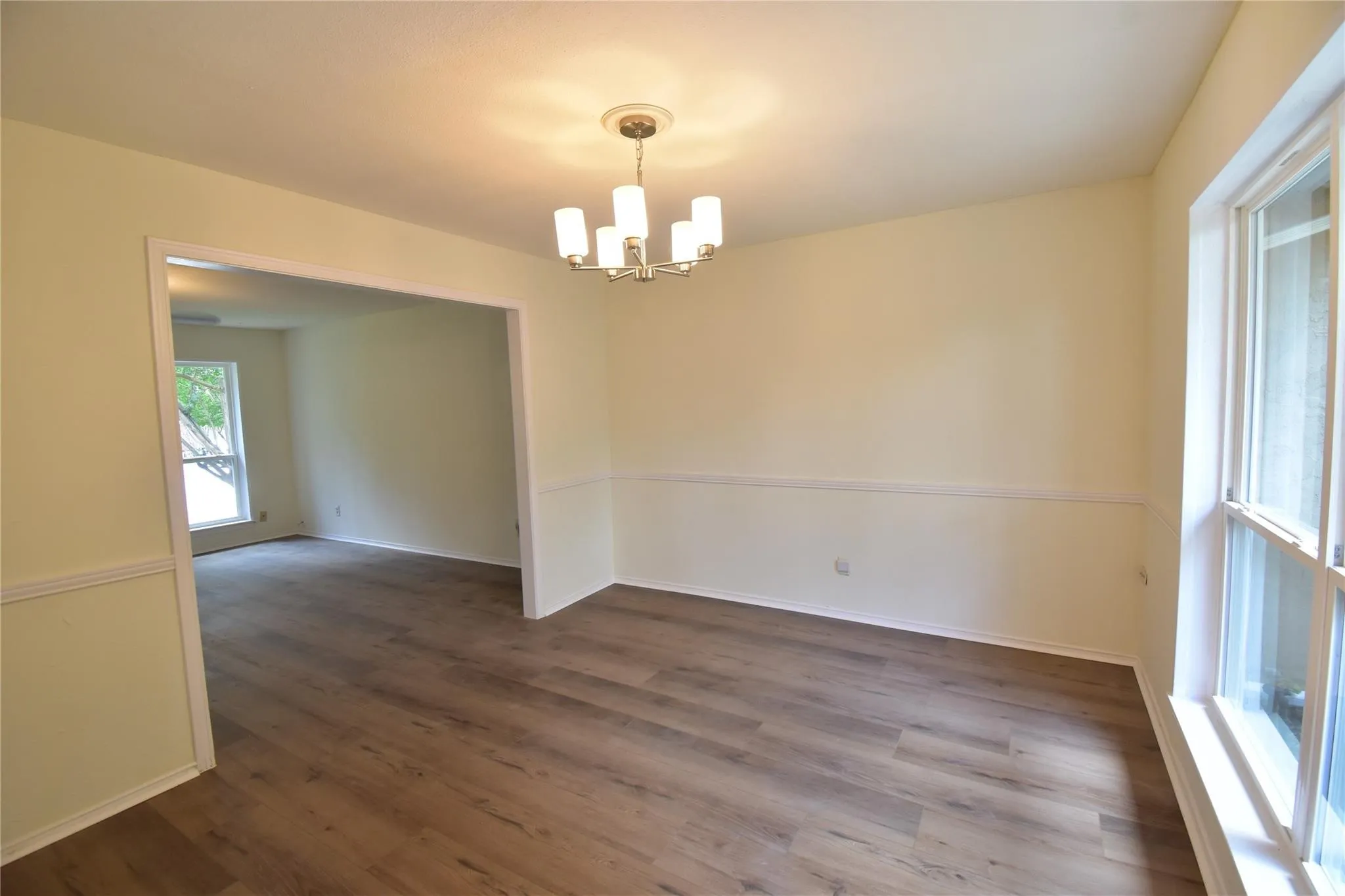 Townhouse For Sale in Dallas County , 14335 Haymeadow Circle, Dallas, Texas 75254, 3 Bedroom, 3 Bathroom, 2 Garage spaces, 1,446 Sqft, built in 1974, mls#21317640, Real Estate Agent in Dallas, Homes For Sale in Dallas county, Homes For Sale in Dallas, Realtor in Dallas Texas, Real Estate Brokerage Independent Realty Texas, Luminita Cordes Realtor