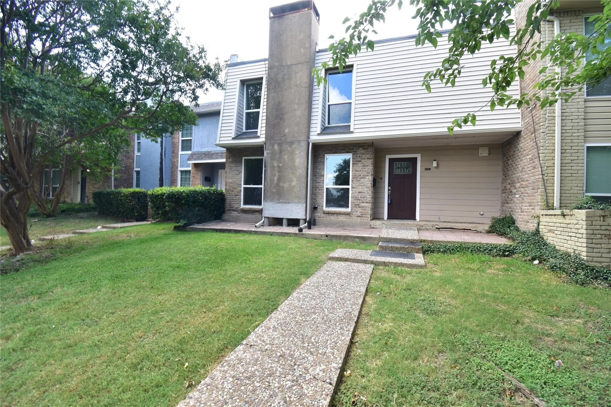 Townhouse For Sale in Dallas County , 14335 Haymeadow Circle, Dallas, Texas 75254, 3 Bedroom, 3 Bathroom, 2 Garage spaces, 1,446 Sqft, built in 1974, mls#21317640, Real Estate Agent in Dallas, Homes For Sale in Dallas county, Homes For Sale in Dallas, Realtor in Dallas Texas, Real Estate Brokerage Independent Realty Texas, Luminita Cordes Realtor