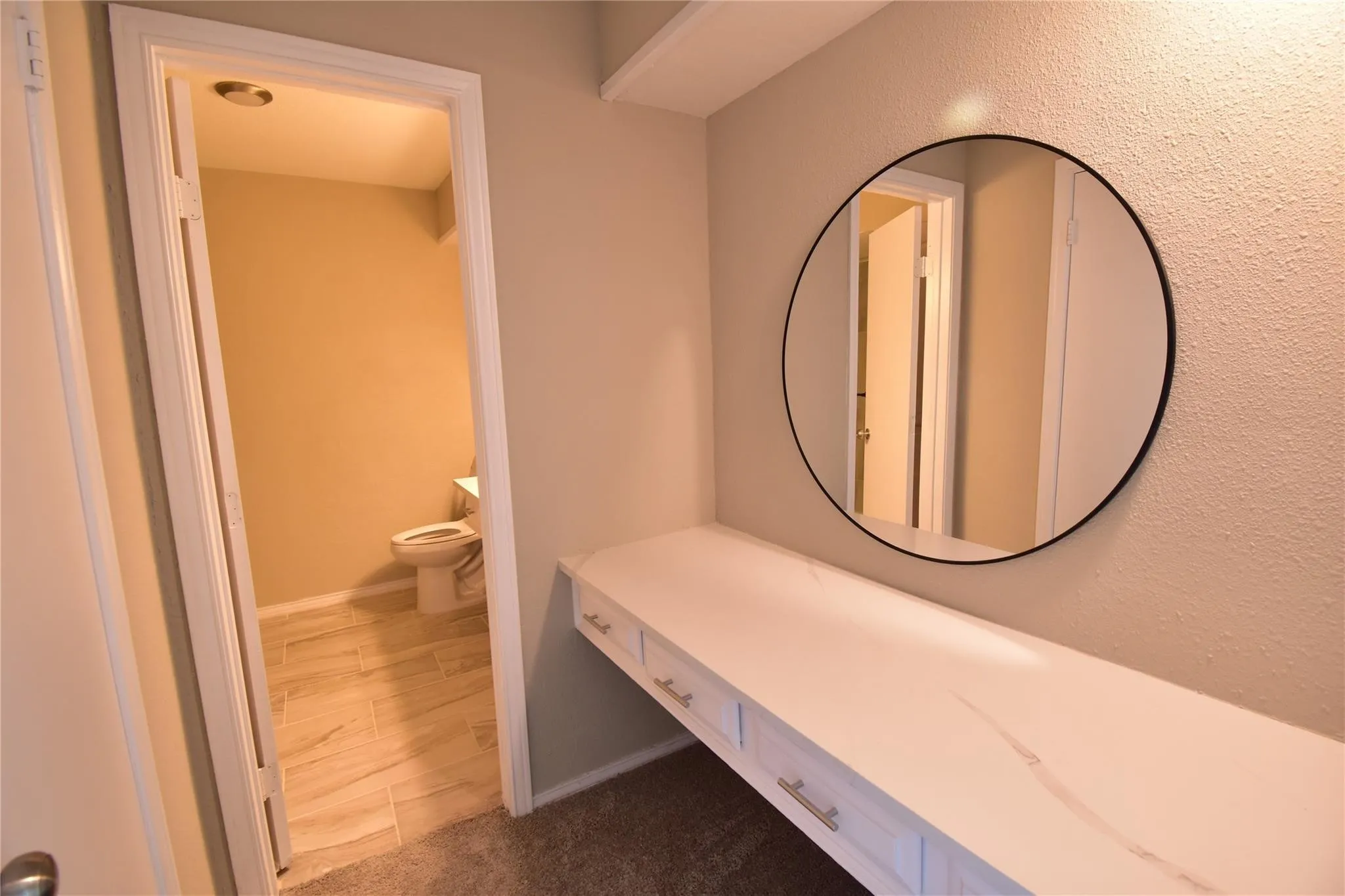 Dresser room