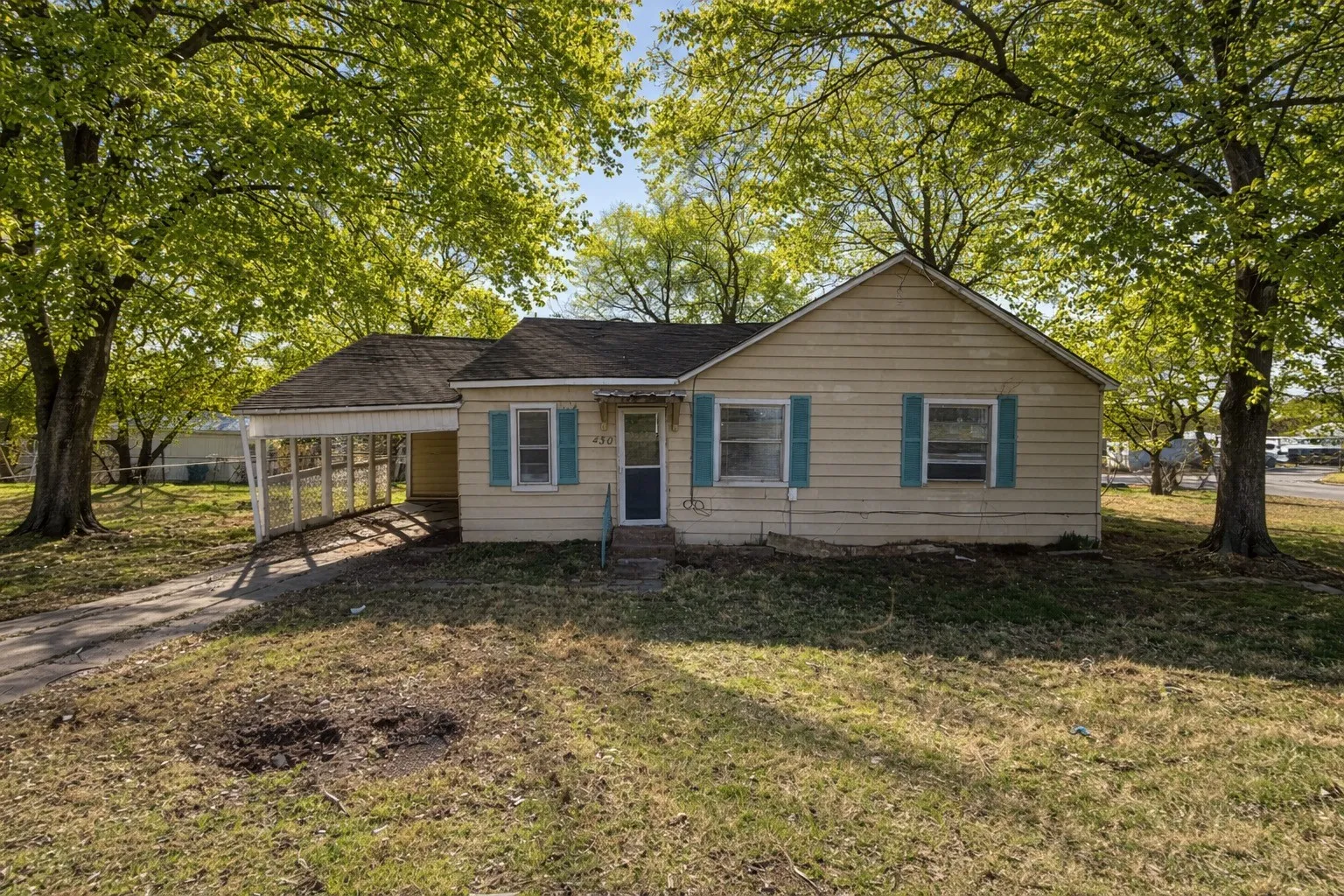 Single Family Residence For Rent in Grayson County , 430 E Parnell Street, Denison, Texas 75021, 3 Bedroom, 1 Bathroom, Garage spaces, 996 Sqft, built in 1940, mls#21317866, Real Estate Agent in Denison, Homes For Rent in Grayson county, Homes For Rent in Denison, Realtor in Denison Texas, Real Estate Brokerage Independent Realty Texas, Luminita Cordes Realtor