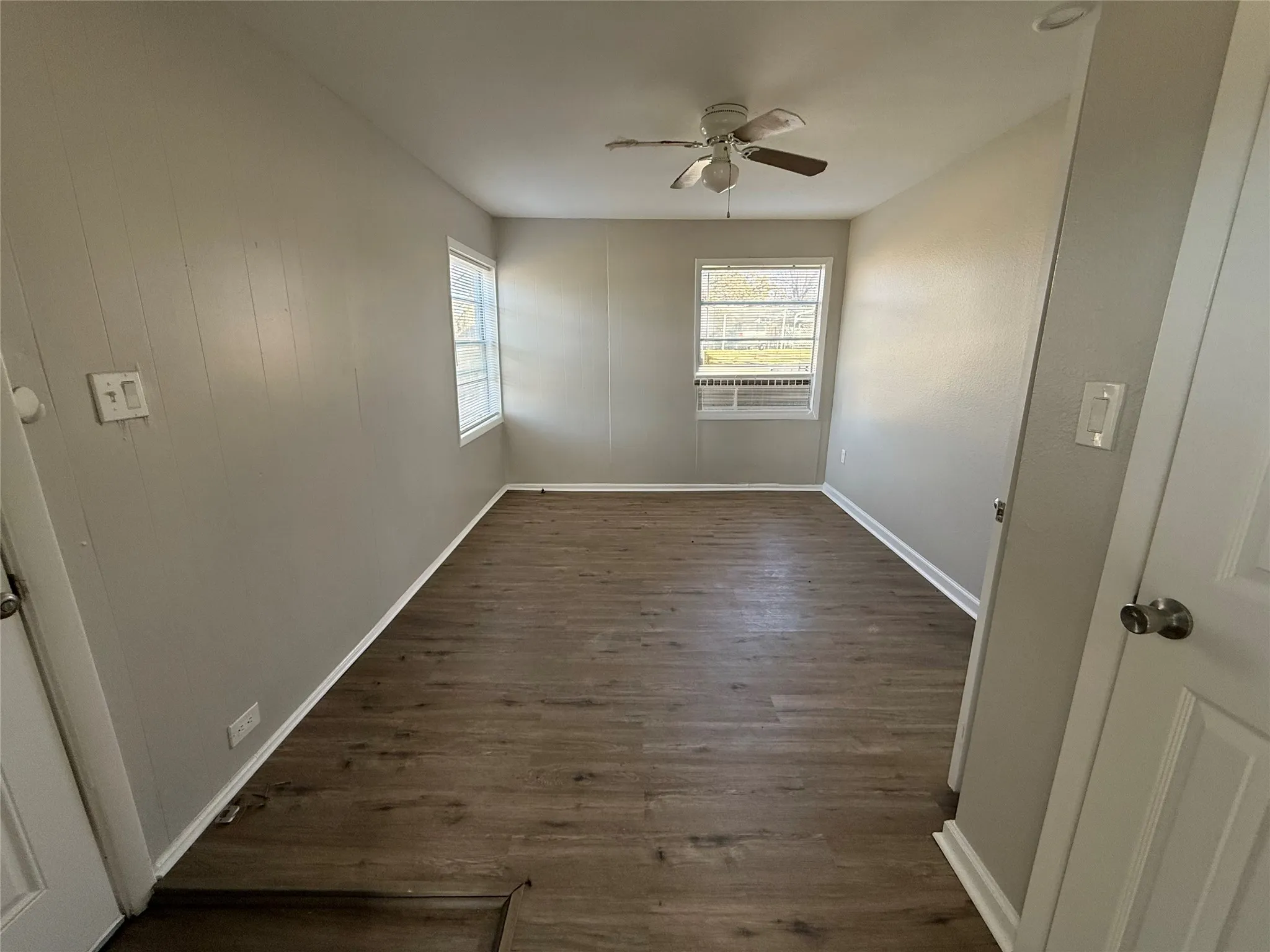 Single Family Residence For Rent in Grayson County , 430 E Parnell Street, Denison, Texas 75021, 3 Bedroom, 1 Bathroom, Garage spaces, 996 Sqft, built in 1940, mls#21317866, Real Estate Agent in Denison, Homes For Rent in Grayson county, Homes For Rent in Denison, Realtor in Denison Texas, Real Estate Brokerage Independent Realty Texas, Luminita Cordes Realtor