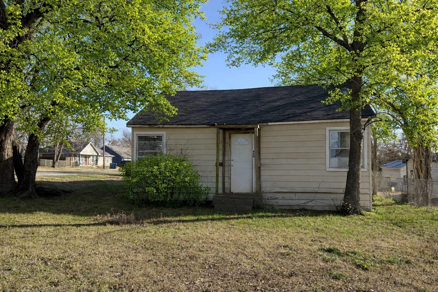 Single Family Residence For Rent in Grayson County , 430 E Parnell Street, Denison, Texas 75021, 3 Bedroom, 1 Bathroom, Garage spaces, 996 Sqft, built in 1940, mls#21317866, Real Estate Agent in Denison, Homes For Rent in Grayson county, Homes For Rent in Denison, Realtor in Denison Texas, Real Estate Brokerage Independent Realty Texas, Luminita Cordes Realtor