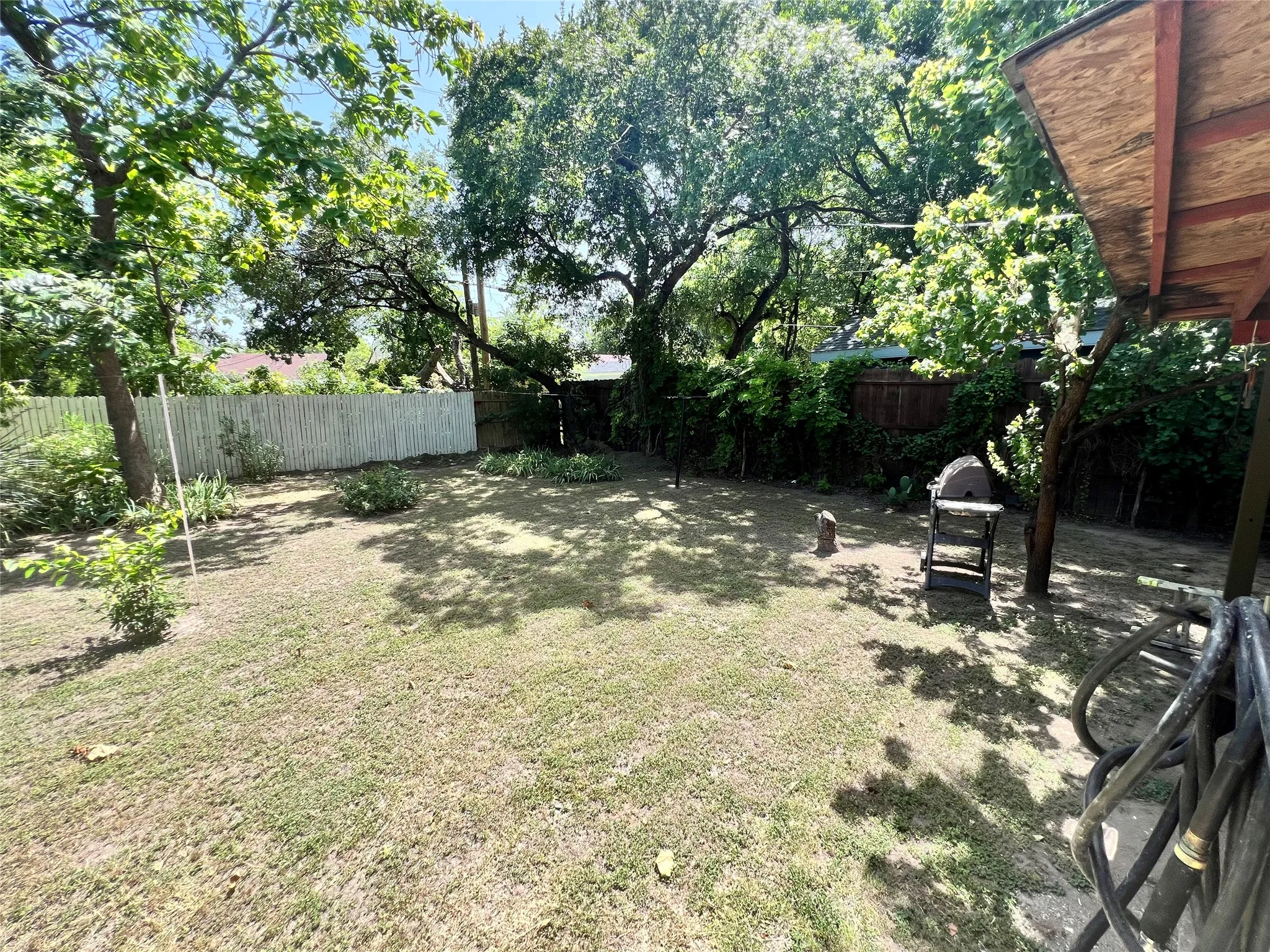 Single Family Residence For Sale in Dallas County , 6714 Day Street, Dallas, Texas 75227, 3 Bedroom, 2 Bathroom, Garage spaces, 1,243 Sqft, built in 1948, mls#21316800, Real Estate Agent in Dallas, Homes For Sale in Dallas county, Homes For Sale in Dallas, Realtor in Dallas Texas, Real Estate Brokerage Independent Realty Texas, Luminita Cordes Realtor