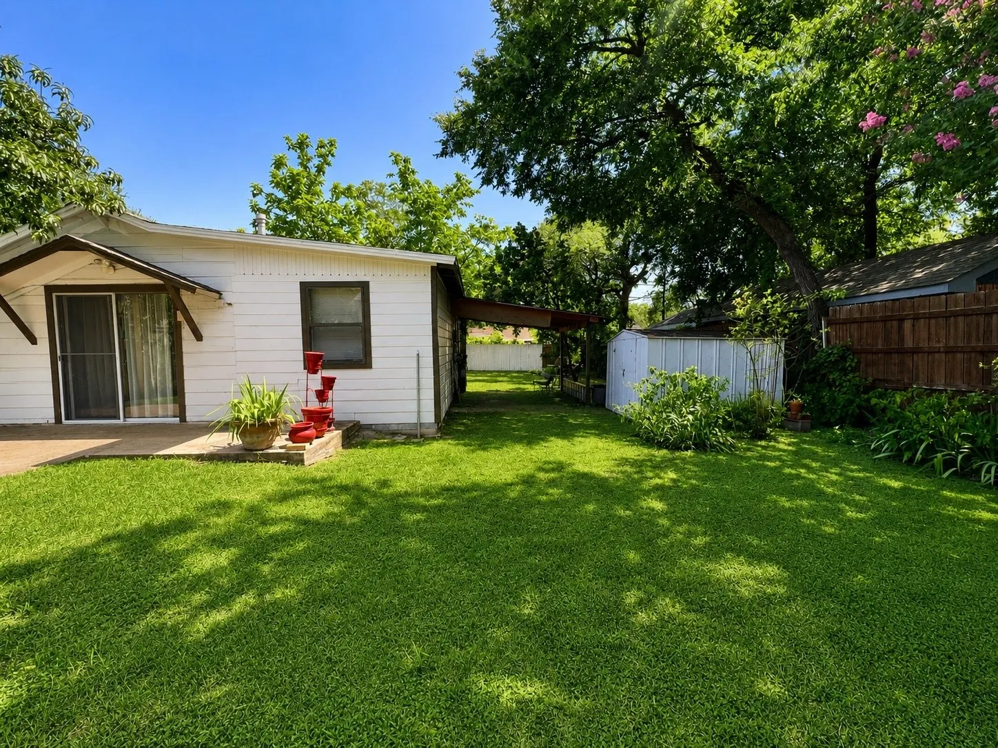Single Family Residence For Sale in Dallas County , 6714 Day Street, Dallas, Texas 75227, 3 Bedroom, 2 Bathroom, Garage spaces, 1,243 Sqft, built in 1948, mls#21316800, Real Estate Agent in Dallas, Homes For Sale in Dallas county, Homes For Sale in Dallas, Realtor in Dallas Texas, Real Estate Brokerage Independent Realty Texas, Luminita Cordes Realtor