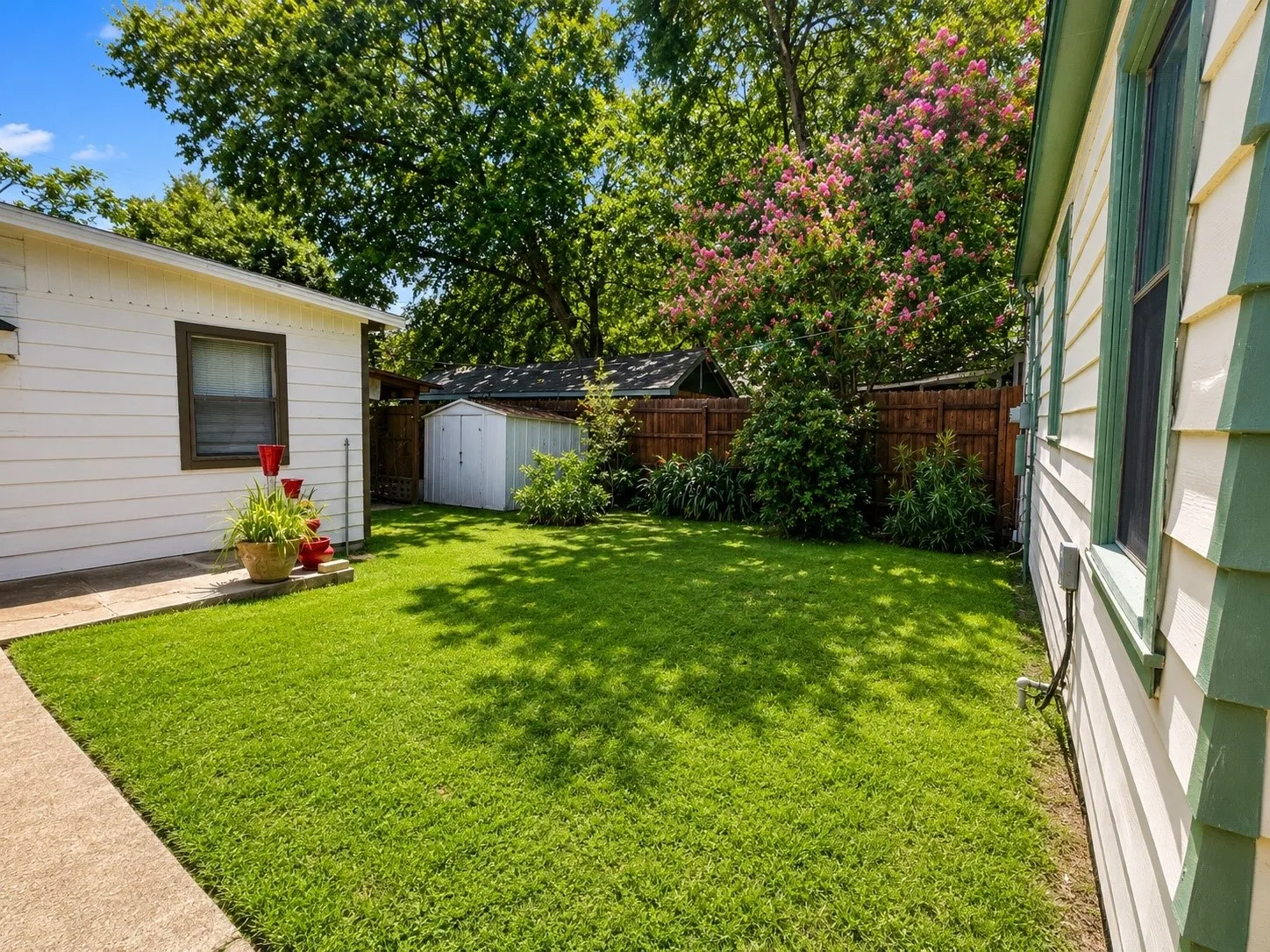 Single Family Residence For Sale in Dallas County , 6714 Day Street, Dallas, Texas 75227, 3 Bedroom, 2 Bathroom, Garage spaces, 1,243 Sqft, built in 1948, mls#21316800, Real Estate Agent in Dallas, Homes For Sale in Dallas county, Homes For Sale in Dallas, Realtor in Dallas Texas, Real Estate Brokerage Independent Realty Texas, Luminita Cordes Realtor