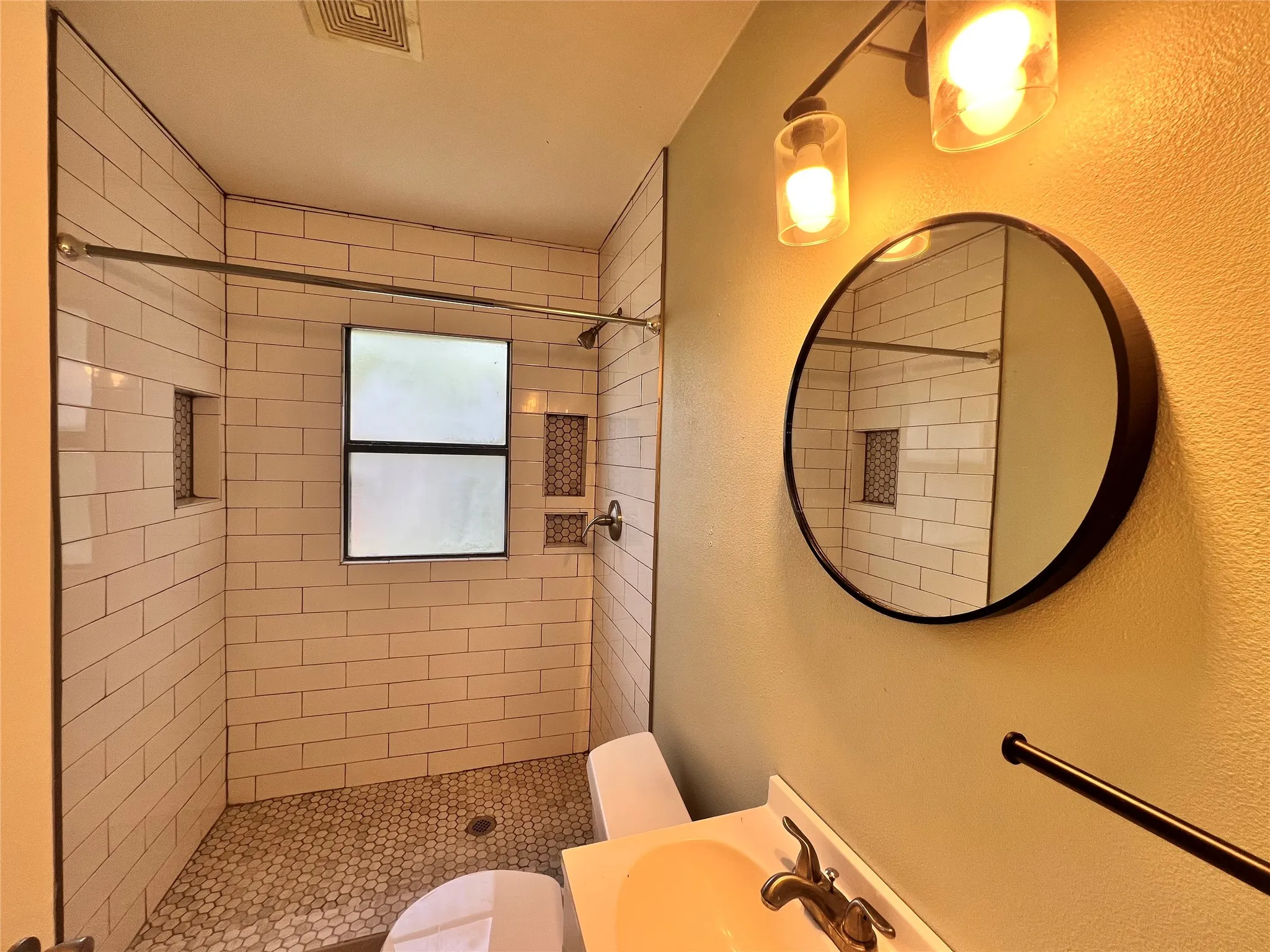Single Family Residence For Sale in Dallas County , 6714 Day Street, Dallas, Texas 75227, 3 Bedroom, 2 Bathroom, Garage spaces, 1,243 Sqft, built in 1948, mls#21316800, Real Estate Agent in Dallas, Homes For Sale in Dallas county, Homes For Sale in Dallas, Realtor in Dallas Texas, Real Estate Brokerage Independent Realty Texas, Luminita Cordes Realtor