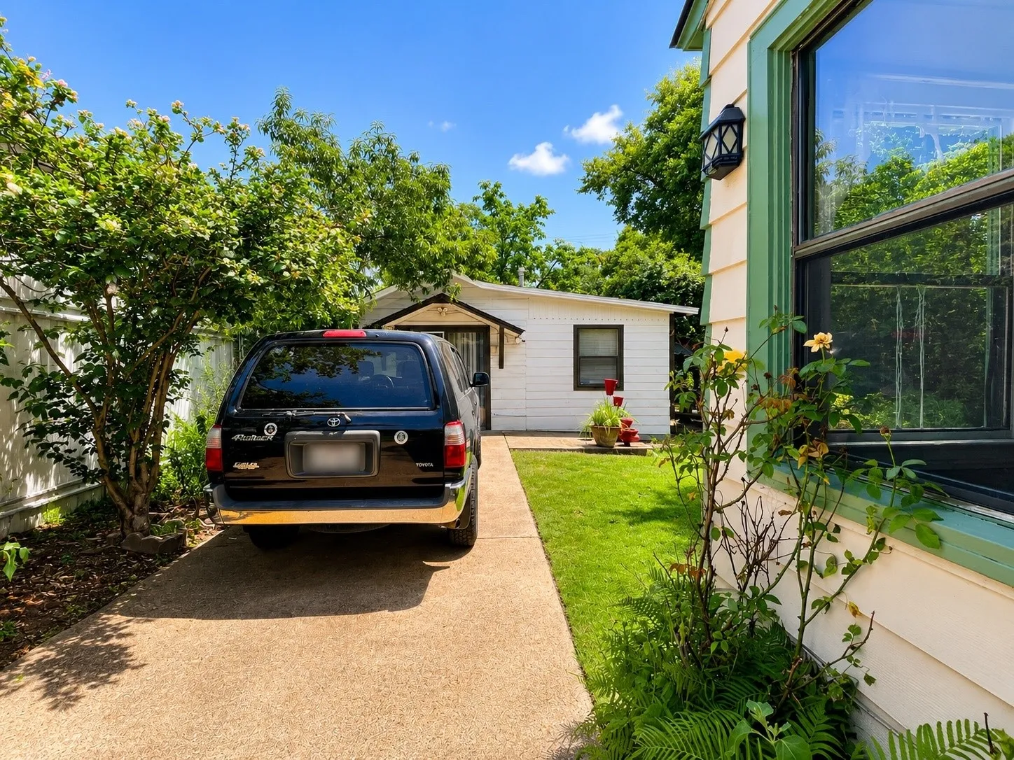 Single Family Residence For Sale in Dallas County , 6714 Day Street, Dallas, Texas 75227, 3 Bedroom, 2 Bathroom, Garage spaces, 1,243 Sqft, built in 1948, mls#21316800, Real Estate Agent in Dallas, Homes For Sale in Dallas county, Homes For Sale in Dallas, Realtor in Dallas Texas, Real Estate Brokerage Independent Realty Texas, Luminita Cordes Realtor