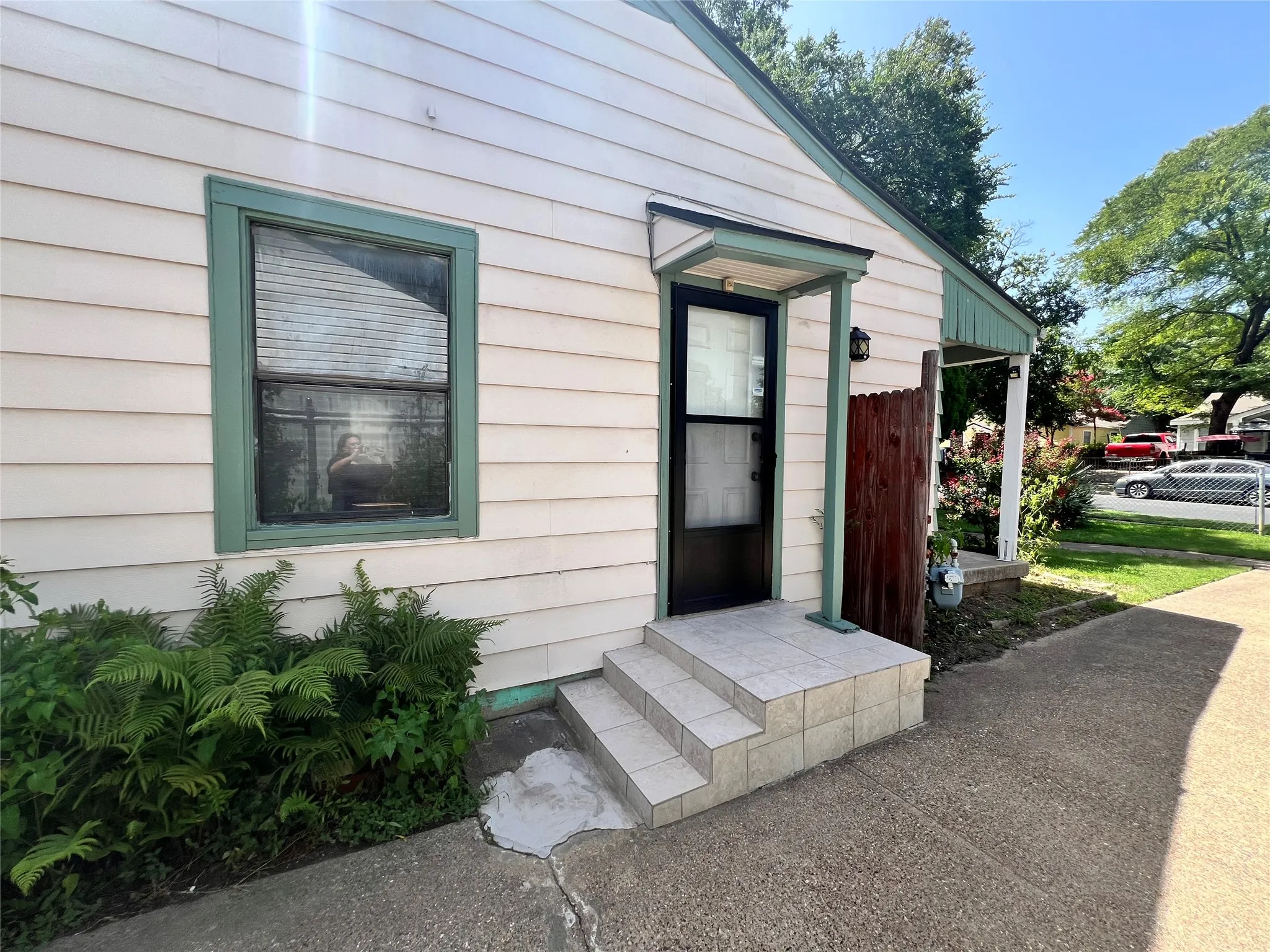Single Family Residence For Sale in Dallas County , 6714 Day Street, Dallas, Texas 75227, 3 Bedroom, 2 Bathroom, Garage spaces, 1,243 Sqft, built in 1948, mls#21316800, Real Estate Agent in Dallas, Homes For Sale in Dallas county, Homes For Sale in Dallas, Realtor in Dallas Texas, Real Estate Brokerage Independent Realty Texas, Luminita Cordes Realtor