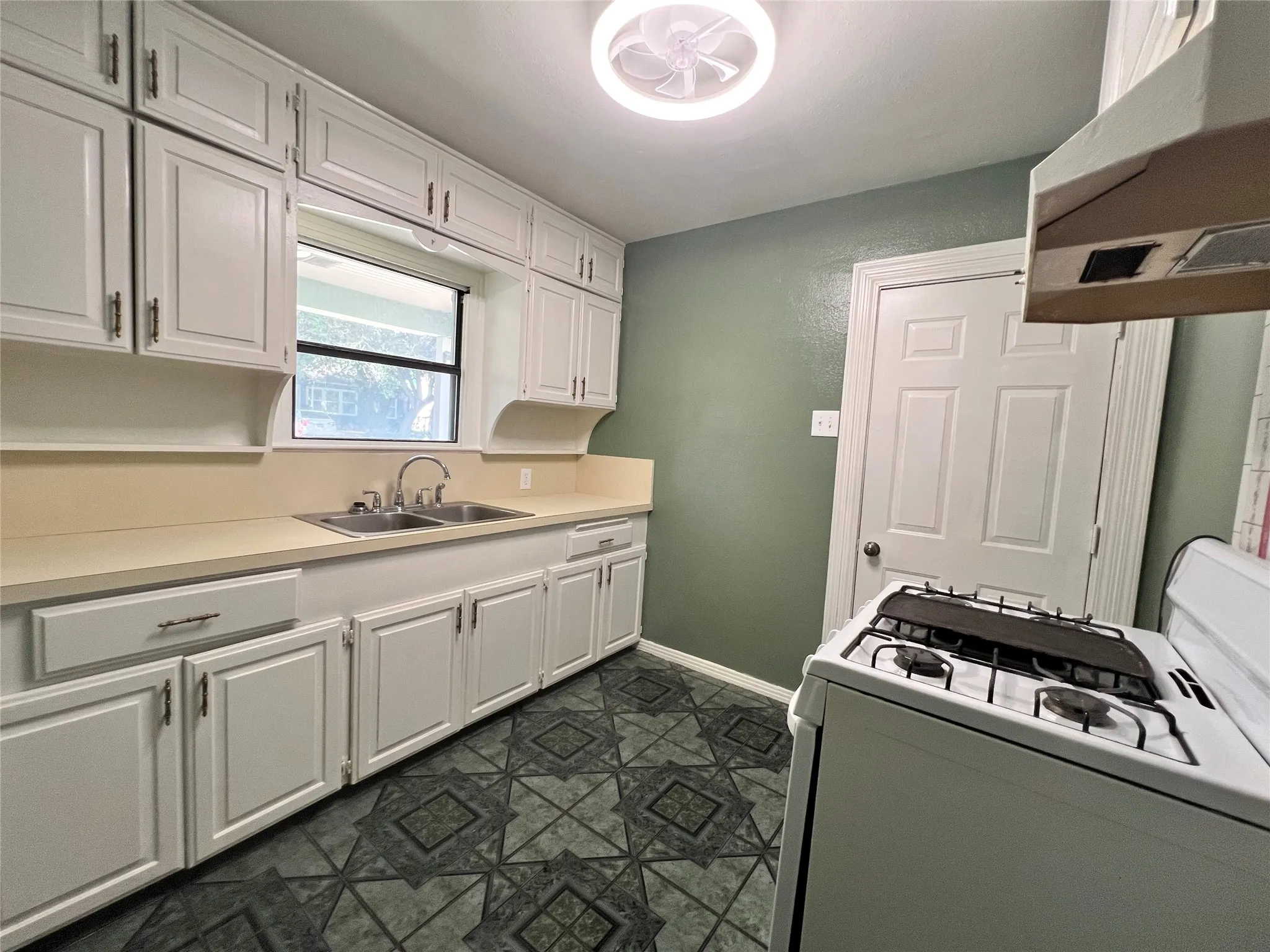 Single Family Residence For Sale in Dallas County , 6714 Day Street, Dallas, Texas 75227, 3 Bedroom, 2 Bathroom, Garage spaces, 1,243 Sqft, built in 1948, mls#21316800, Real Estate Agent in Dallas, Homes For Sale in Dallas county, Homes For Sale in Dallas, Realtor in Dallas Texas, Real Estate Brokerage Independent Realty Texas, Luminita Cordes Realtor