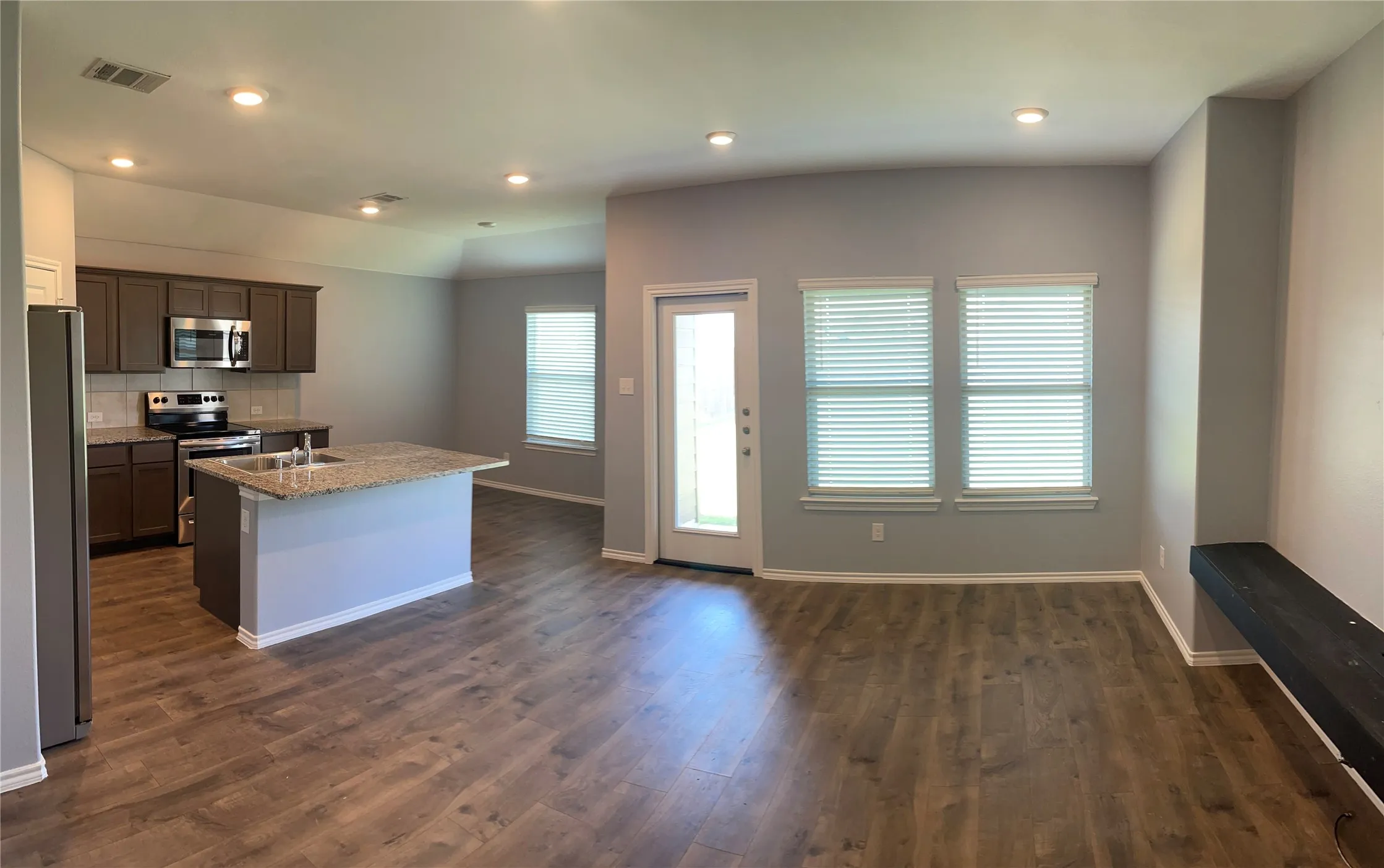Single Family Residence For Sale in Denton County , 825 Alton Drive, Aubrey, Texas 76227, 3 Bedroom, 2 Bathroom, 2 Garage spaces, 1,258 Sqft, built in 2019, mls#21314677, Real Estate Agent in Aubrey, Homes For Sale in Denton county, Homes For Sale in Aubrey, Realtor in Aubrey Texas, Real Estate Brokerage Independent Realty Texas, Luminita Cordes Realtor
