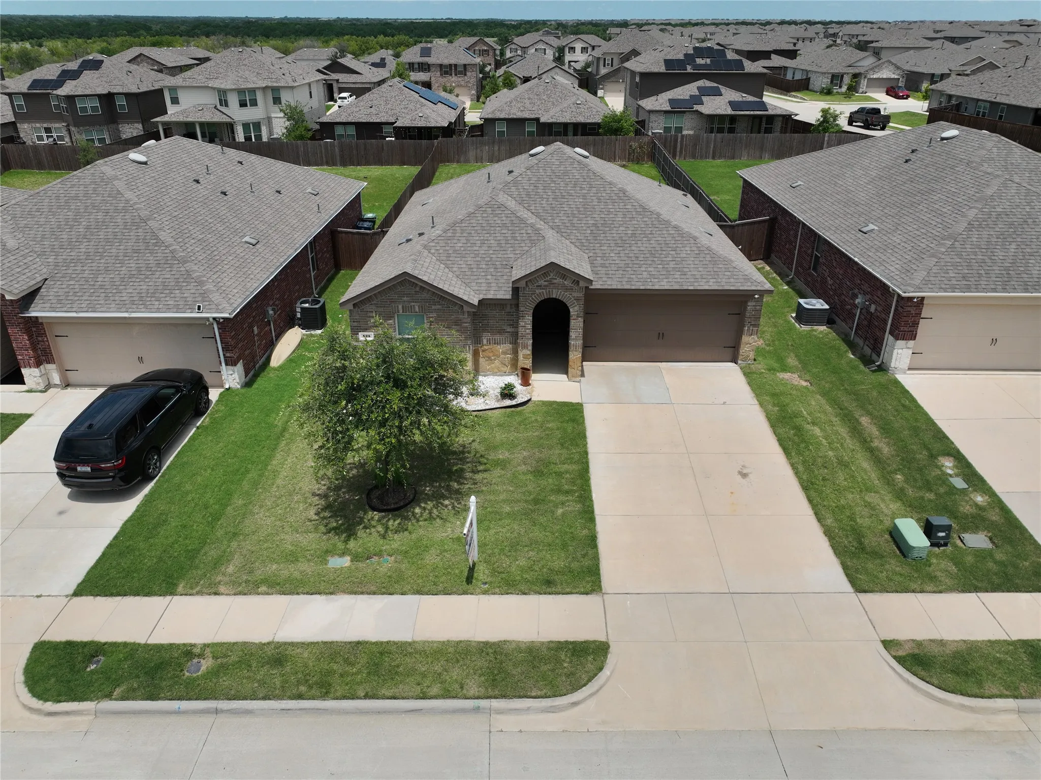 Single Family Residence For Sale in Denton County , 825 Alton Drive, Aubrey, Texas 76227, 3 Bedroom, 2 Bathroom, 2 Garage spaces, 1,258 Sqft, built in 2019, mls#21314677, Real Estate Agent in Aubrey, Homes For Sale in Denton county, Homes For Sale in Aubrey, Realtor in Aubrey Texas, Real Estate Brokerage Independent Realty Texas, Luminita Cordes Realtor