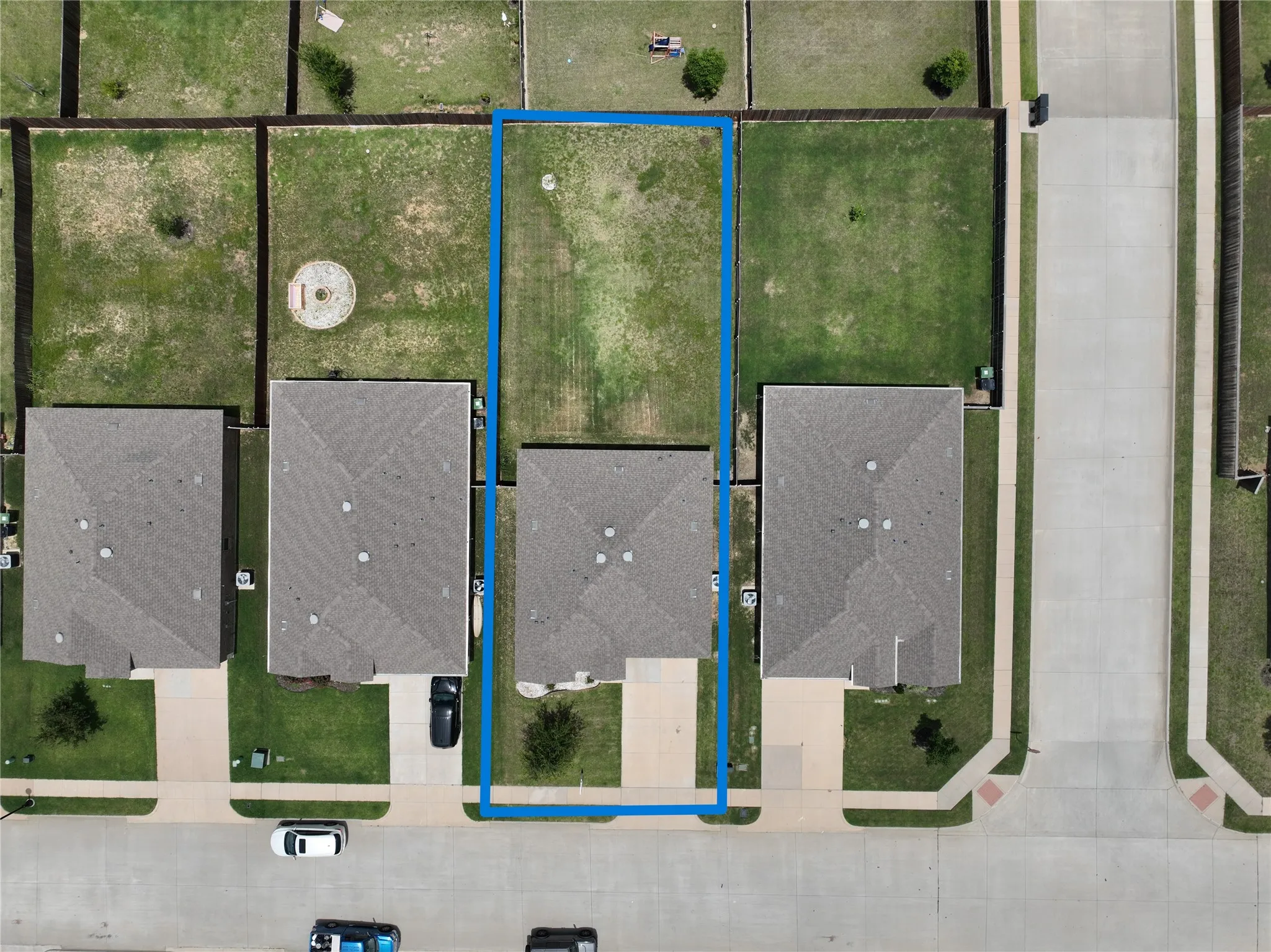 Single Family Residence For Sale in Denton County , 825 Alton Drive, Aubrey, Texas 76227, 3 Bedroom, 2 Bathroom, 2 Garage spaces, 1,258 Sqft, built in 2019, mls#21314677, Real Estate Agent in Aubrey, Homes For Sale in Denton county, Homes For Sale in Aubrey, Realtor in Aubrey Texas, Real Estate Brokerage Independent Realty Texas, Luminita Cordes Realtor