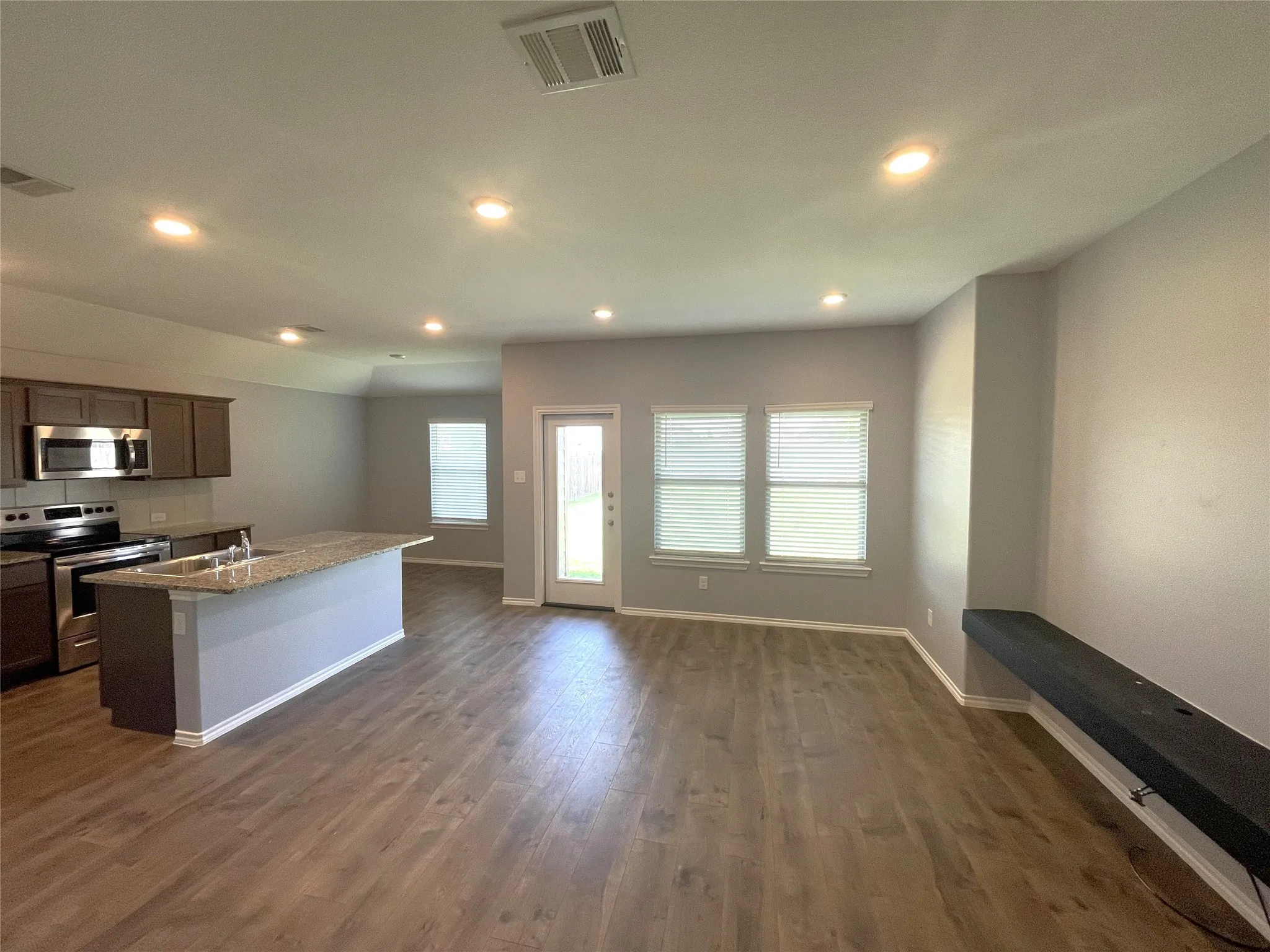 Single Family Residence For Sale in Denton County , 825 Alton Drive, Aubrey, Texas 76227, 3 Bedroom, 2 Bathroom, 2 Garage spaces, 1,258 Sqft, built in 2019, mls#21314677, Real Estate Agent in Aubrey, Homes For Sale in Denton county, Homes For Sale in Aubrey, Realtor in Aubrey Texas, Real Estate Brokerage Independent Realty Texas, Luminita Cordes Realtor