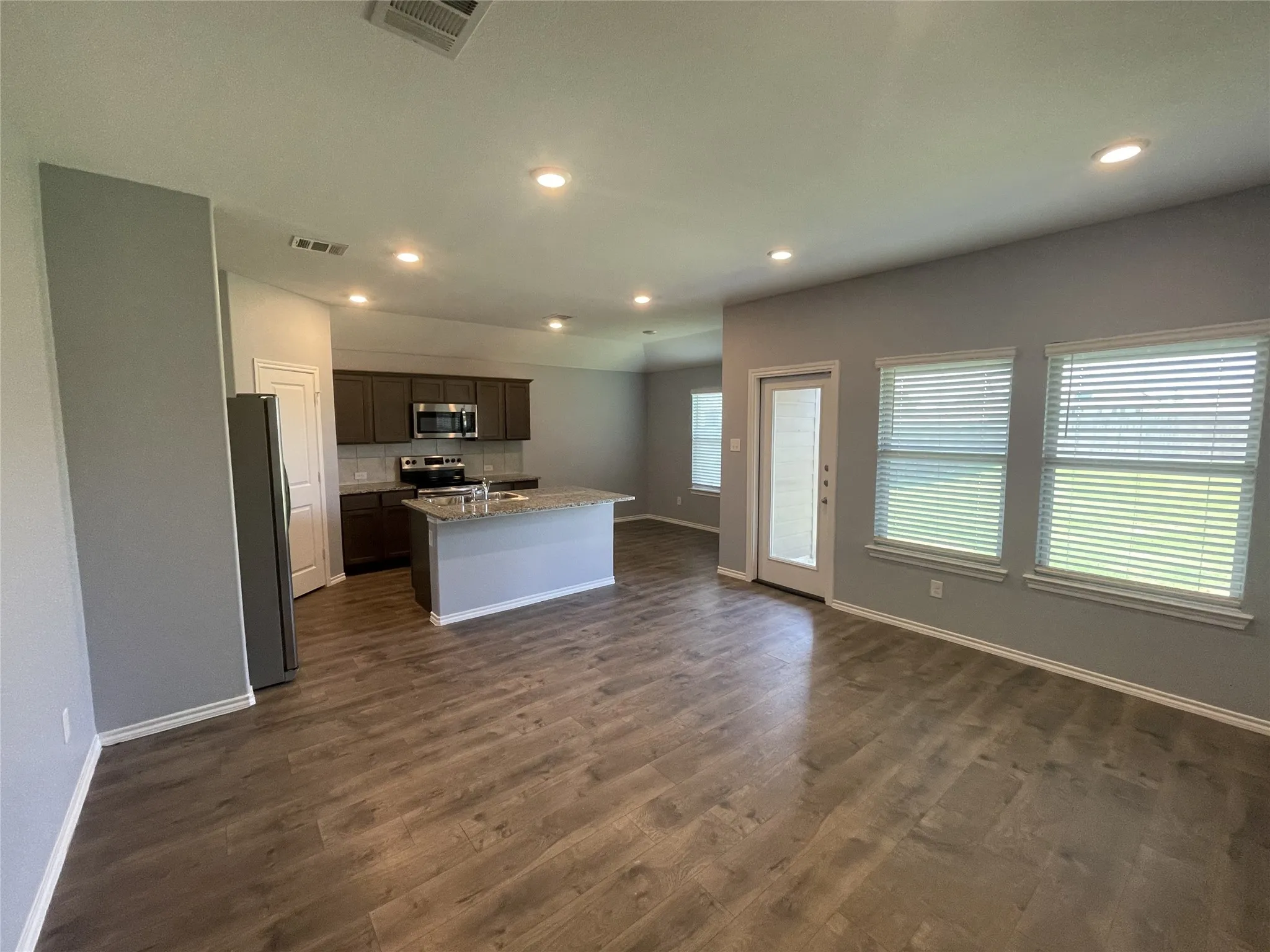 Single Family Residence For Sale in Denton County , 825 Alton Drive, Aubrey, Texas 76227, 3 Bedroom, 2 Bathroom, 2 Garage spaces, 1,258 Sqft, built in 2019, mls#21314677, Real Estate Agent in Aubrey, Homes For Sale in Denton county, Homes For Sale in Aubrey, Realtor in Aubrey Texas, Real Estate Brokerage Independent Realty Texas, Luminita Cordes Realtor