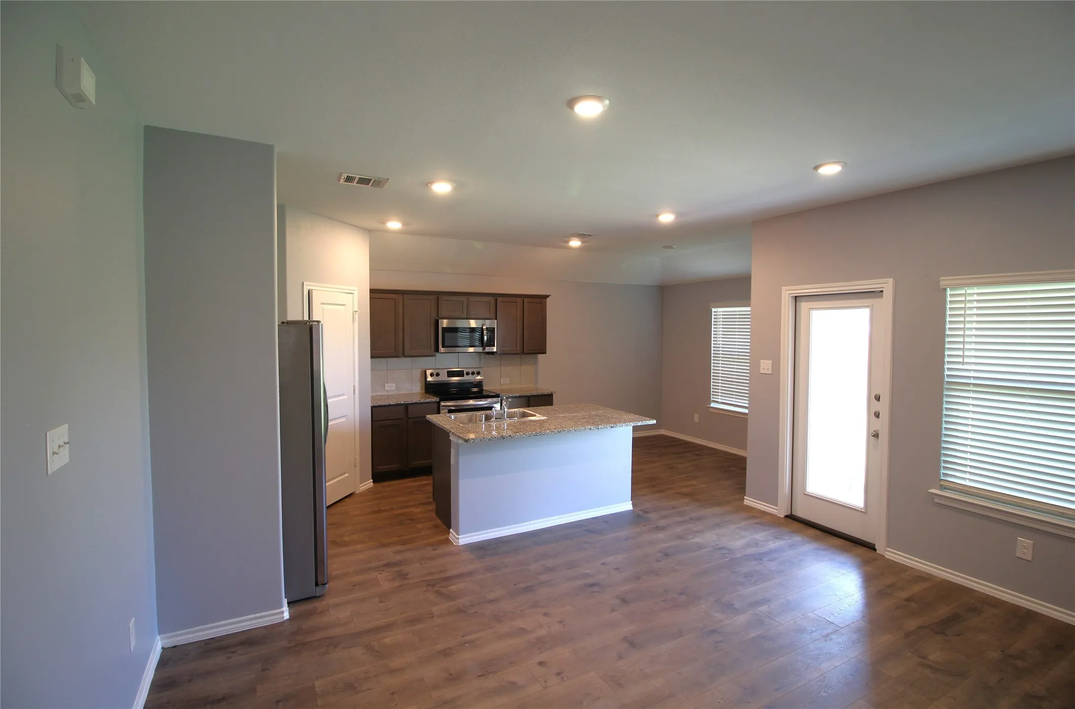 Single Family Residence For Sale in Denton County , 825 Alton Drive, Aubrey, Texas 76227, 3 Bedroom, 2 Bathroom, 2 Garage spaces, 1,258 Sqft, built in 2019, mls#21314677, Real Estate Agent in Aubrey, Homes For Sale in Denton county, Homes For Sale in Aubrey, Realtor in Aubrey Texas, Real Estate Brokerage Independent Realty Texas, Luminita Cordes Realtor