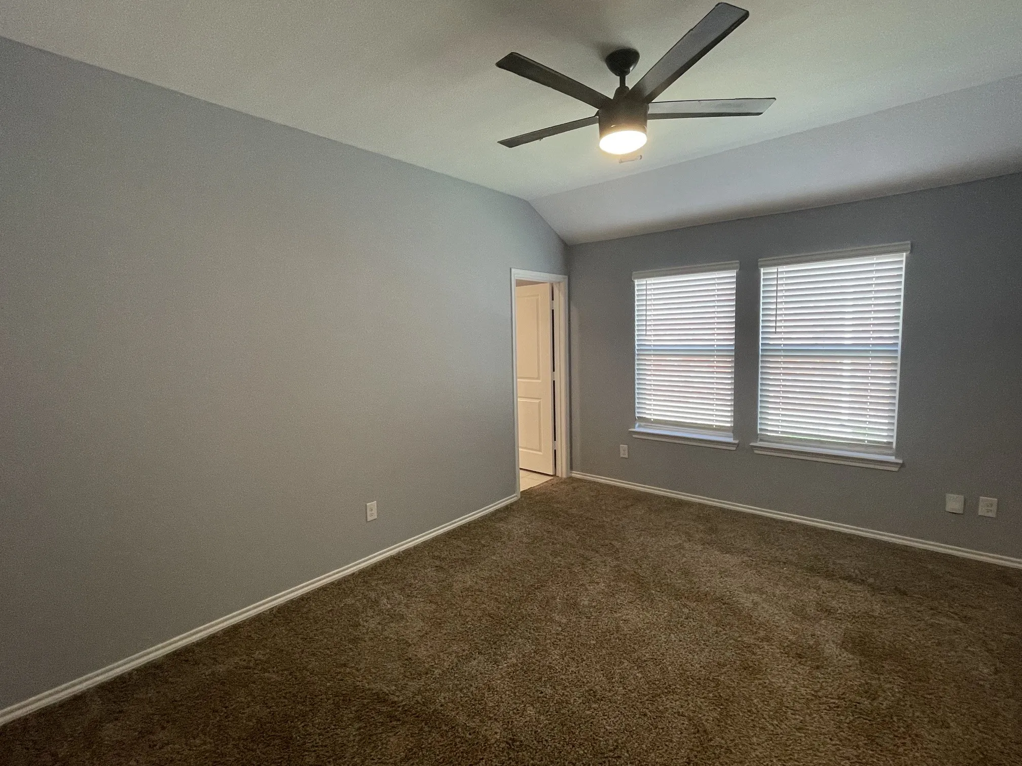 Single Family Residence For Sale in Denton County , 825 Alton Drive, Aubrey, Texas 76227, 3 Bedroom, 2 Bathroom, 2 Garage spaces, 1,258 Sqft, built in 2019, mls#21314677, Real Estate Agent in Aubrey, Homes For Sale in Denton county, Homes For Sale in Aubrey, Realtor in Aubrey Texas, Real Estate Brokerage Independent Realty Texas, Luminita Cordes Realtor