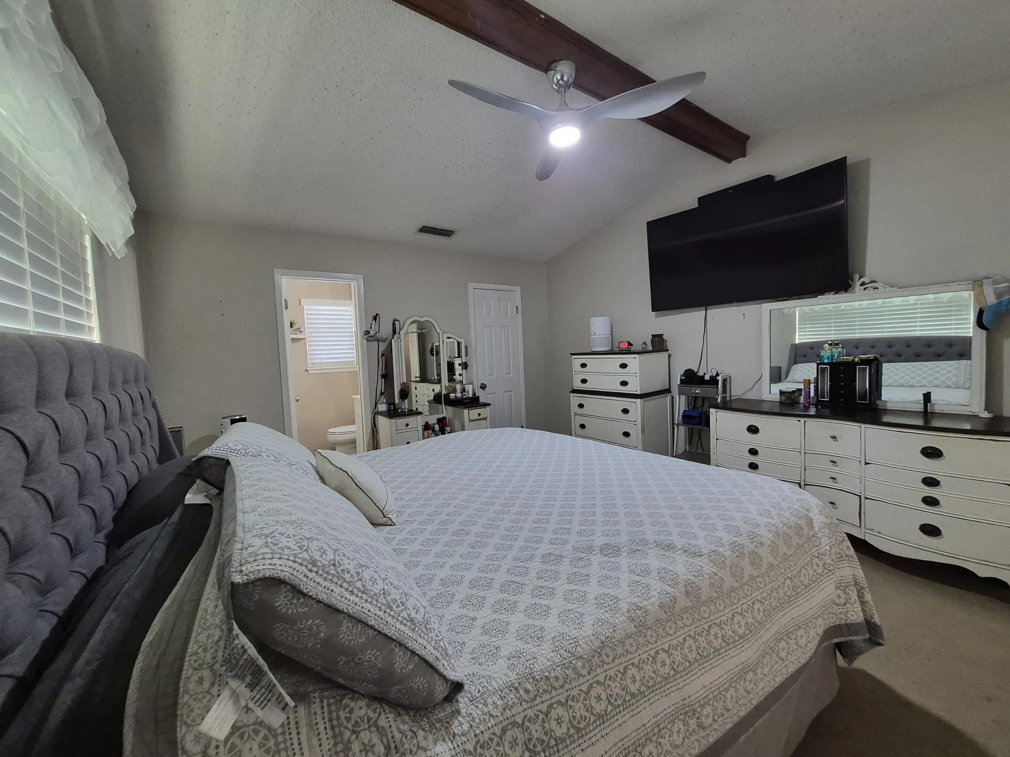 Single Family Residence For Sale in Mc Lennan County , 405 W Lindenwood Lane, Hewitt, Texas 76643, 4 Bedroom, 2 Bathroom, 2 Garage spaces, 2,249 Sqft, built in 1976, mls#21317741, Real Estate Agent in Hewitt, Homes For Sale in Mc Lennan county, Homes For Sale in Hewitt, Realtor in Hewitt Texas, Real Estate Brokerage Independent Realty Texas, Luminita Cordes Realtor