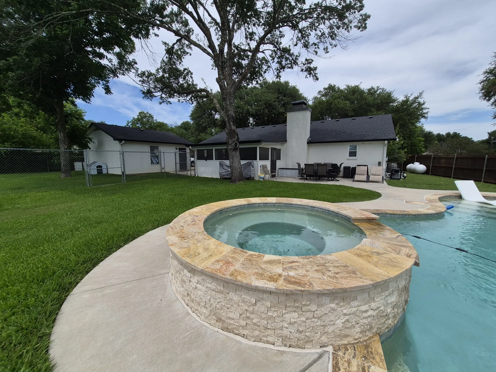 Single Family Residence For Sale in Mc Lennan County , 405 W Lindenwood Lane, Hewitt, Texas 76643, 4 Bedroom, 2 Bathroom, 2 Garage spaces, 2,249 Sqft, built in 1976, mls#21317741, Real Estate Agent in Hewitt, Homes For Sale in Mc Lennan county, Homes For Sale in Hewitt, Realtor in Hewitt Texas, Real Estate Brokerage Independent Realty Texas, Luminita Cordes Realtor