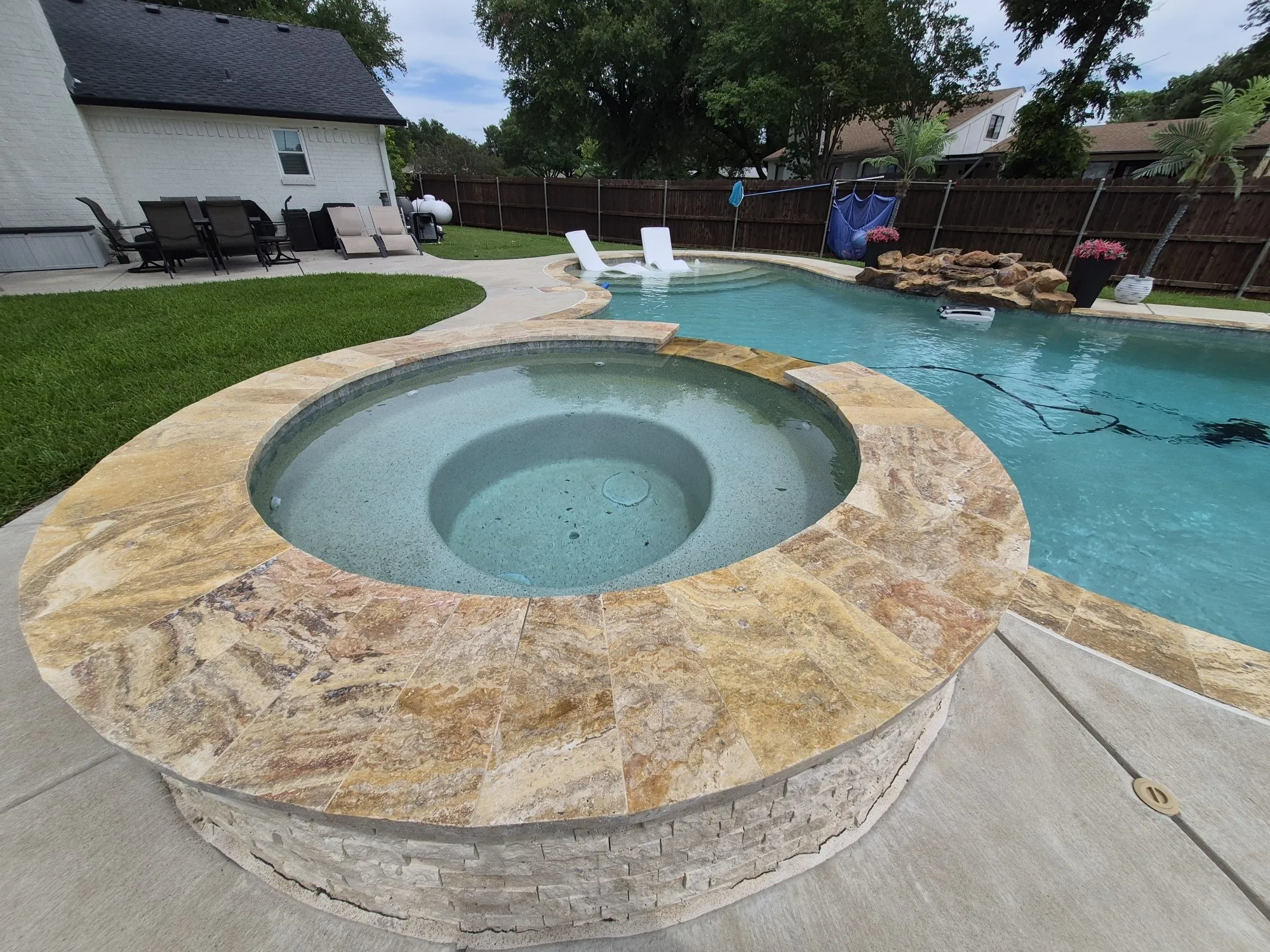 Single Family Residence For Sale in Mc Lennan County , 405 W Lindenwood Lane, Hewitt, Texas 76643, 4 Bedroom, 2 Bathroom, 2 Garage spaces, 2,249 Sqft, built in 1976, mls#21317741, Real Estate Agent in Hewitt, Homes For Sale in Mc Lennan county, Homes For Sale in Hewitt, Realtor in Hewitt Texas, Real Estate Brokerage Independent Realty Texas, Luminita Cordes Realtor