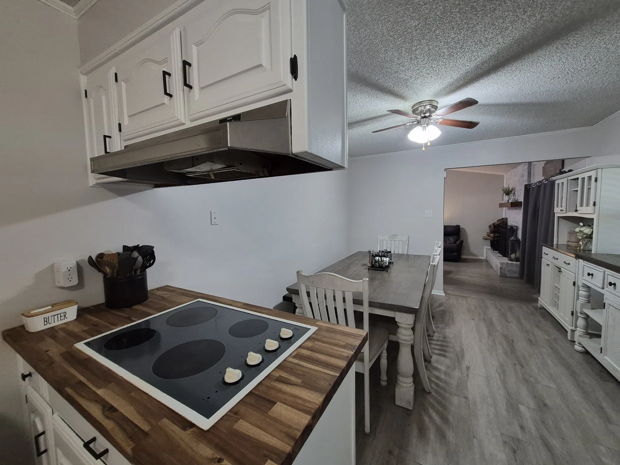 Single Family Residence For Sale in Mc Lennan County , 405 W Lindenwood Lane, Hewitt, Texas 76643, 4 Bedroom, 2 Bathroom, 2 Garage spaces, 2,249 Sqft, built in 1976, mls#21317741, Real Estate Agent in Hewitt, Homes For Sale in Mc Lennan county, Homes For Sale in Hewitt, Realtor in Hewitt Texas, Real Estate Brokerage Independent Realty Texas, Luminita Cordes Realtor