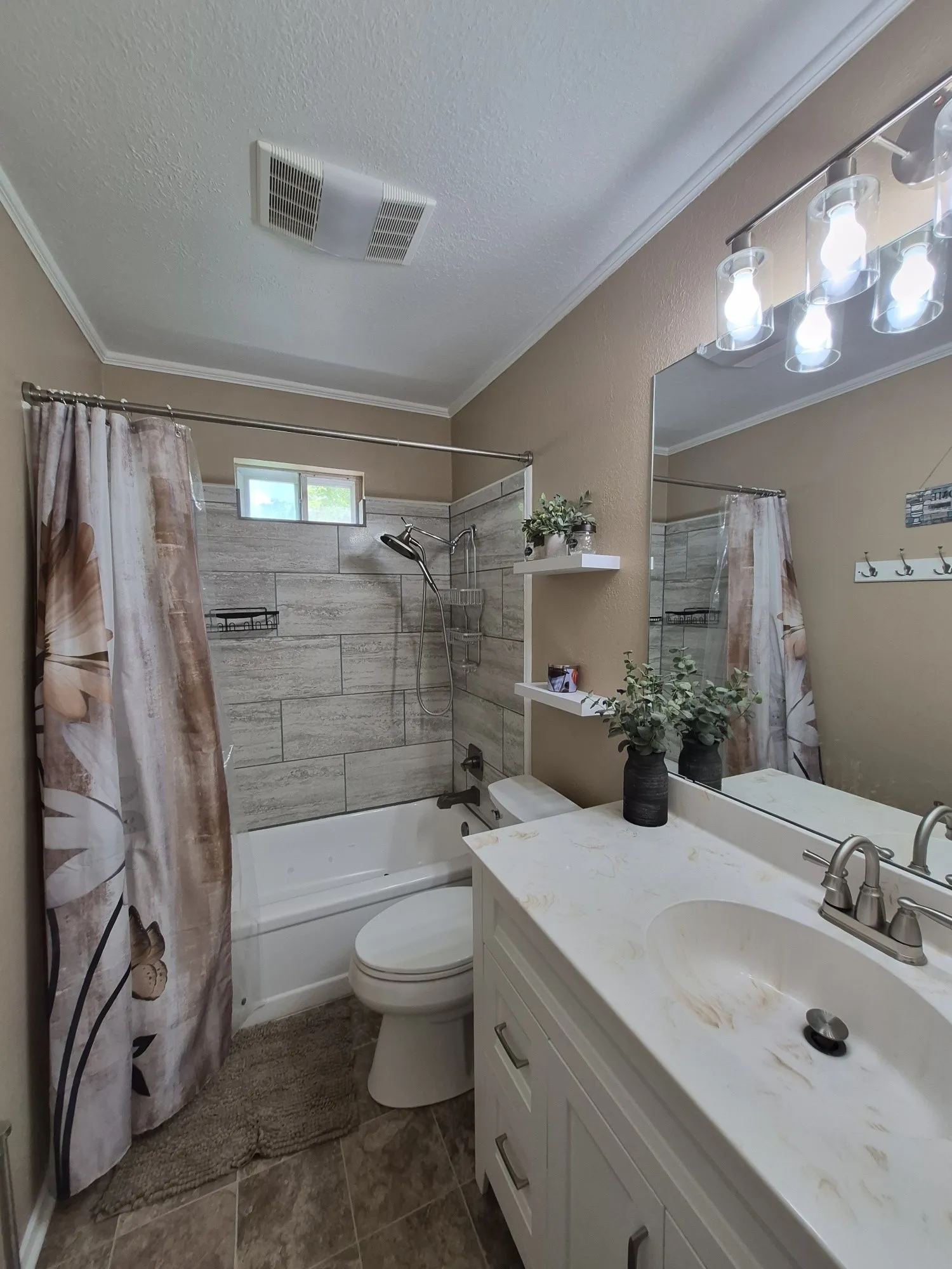 Single Family Residence For Sale in Mc Lennan County , 405 W Lindenwood Lane, Hewitt, Texas 76643, 4 Bedroom, 2 Bathroom, 2 Garage spaces, 2,249 Sqft, built in 1976, mls#21317741, Real Estate Agent in Hewitt, Homes For Sale in Mc Lennan county, Homes For Sale in Hewitt, Realtor in Hewitt Texas, Real Estate Brokerage Independent Realty Texas, Luminita Cordes Realtor