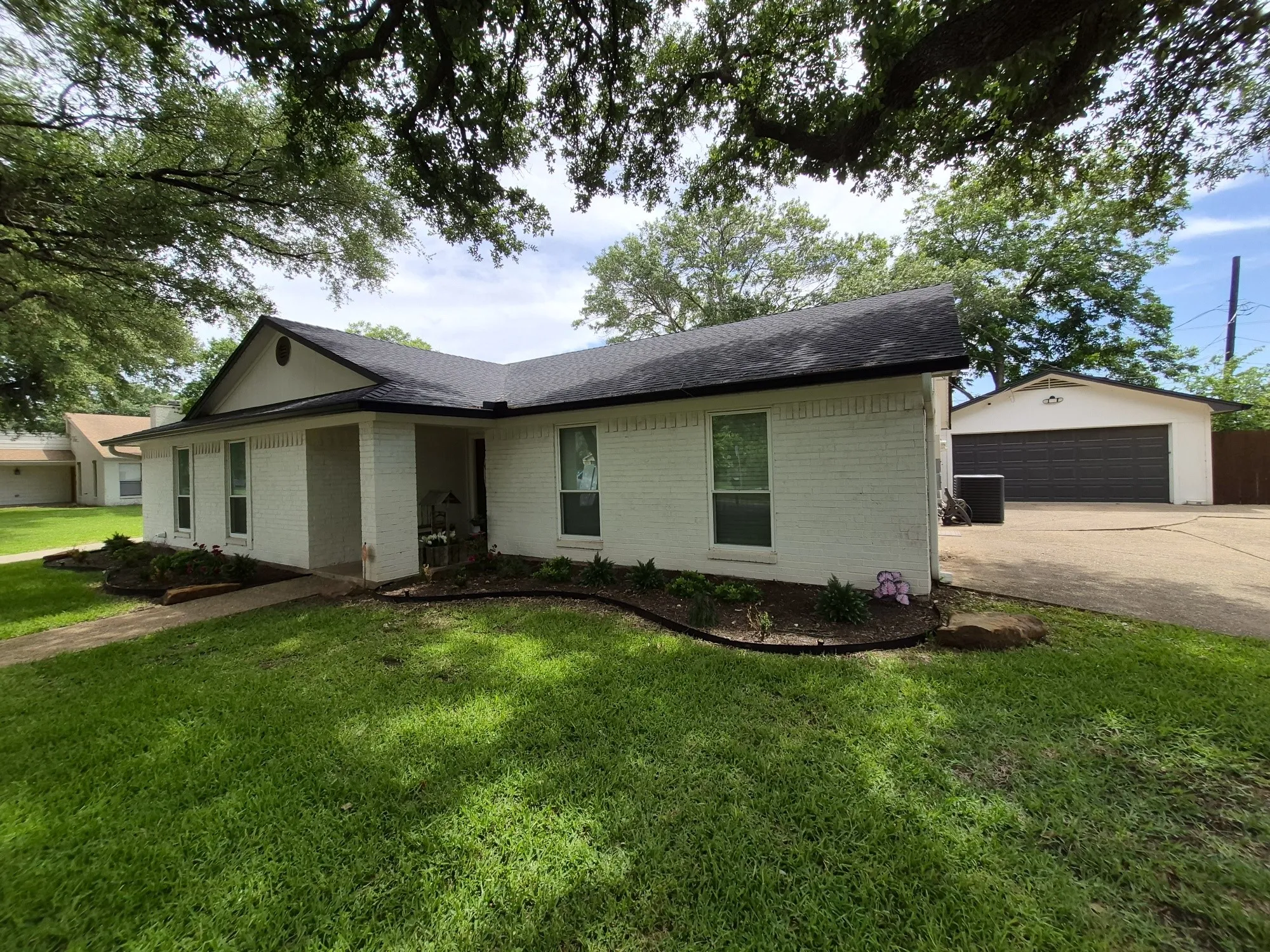 Single Family Residence For Sale in Mc Lennan County , 405 W Lindenwood Lane, Hewitt, Texas 76643, 4 Bedroom, 2 Bathroom, 2 Garage spaces, 2,249 Sqft, built in 1976, mls#21317741, Real Estate Agent in Hewitt, Homes For Sale in Mc Lennan county, Homes For Sale in Hewitt, Realtor in Hewitt Texas, Real Estate Brokerage Independent Realty Texas, Luminita Cordes Realtor