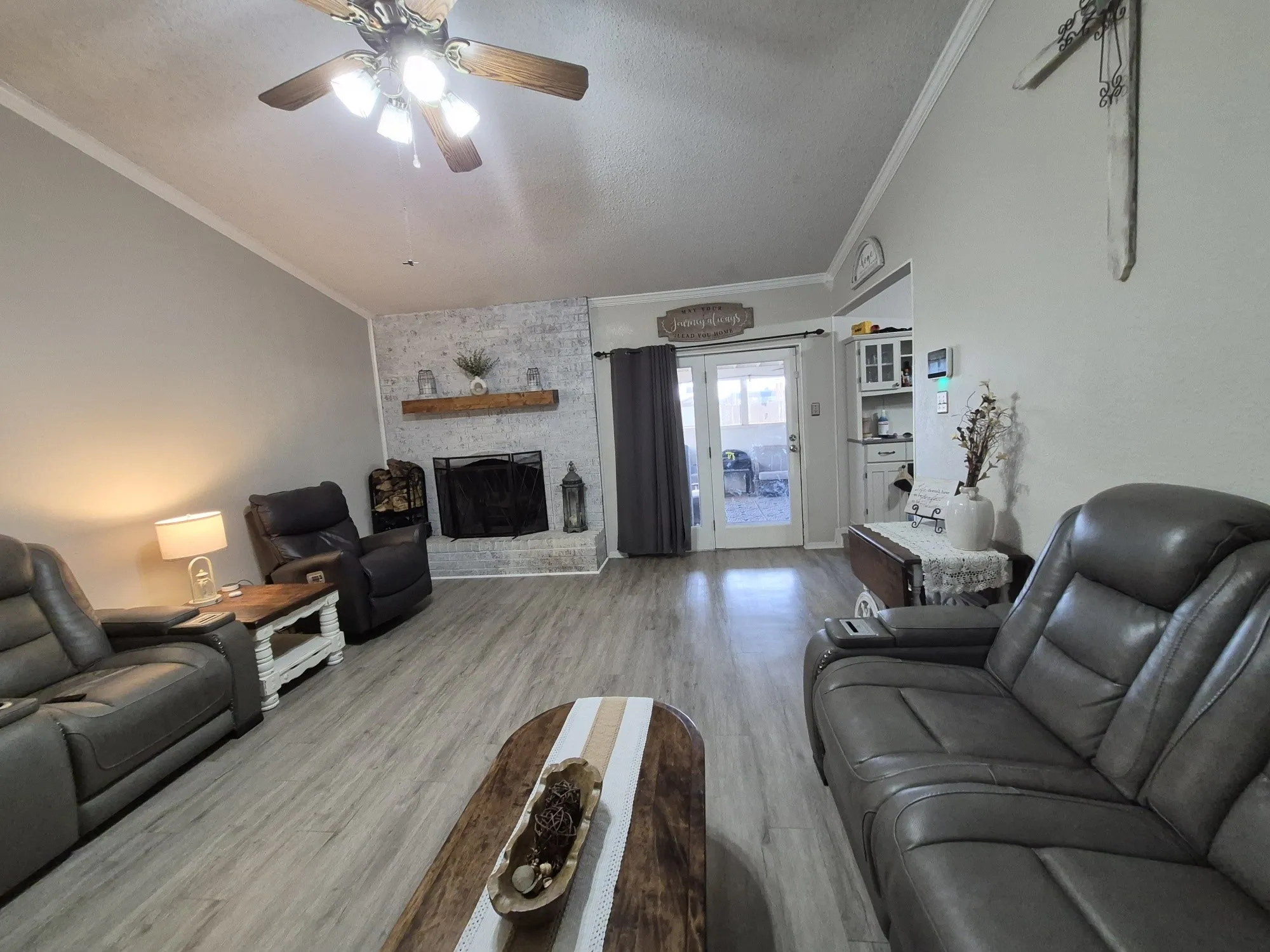 Single Family Residence For Sale in Mc Lennan County , 405 W Lindenwood Lane, Hewitt, Texas 76643, 4 Bedroom, 2 Bathroom, 2 Garage spaces, 2,249 Sqft, built in 1976, mls#21317741, Real Estate Agent in Hewitt, Homes For Sale in Mc Lennan county, Homes For Sale in Hewitt, Realtor in Hewitt Texas, Real Estate Brokerage Independent Realty Texas, Luminita Cordes Realtor