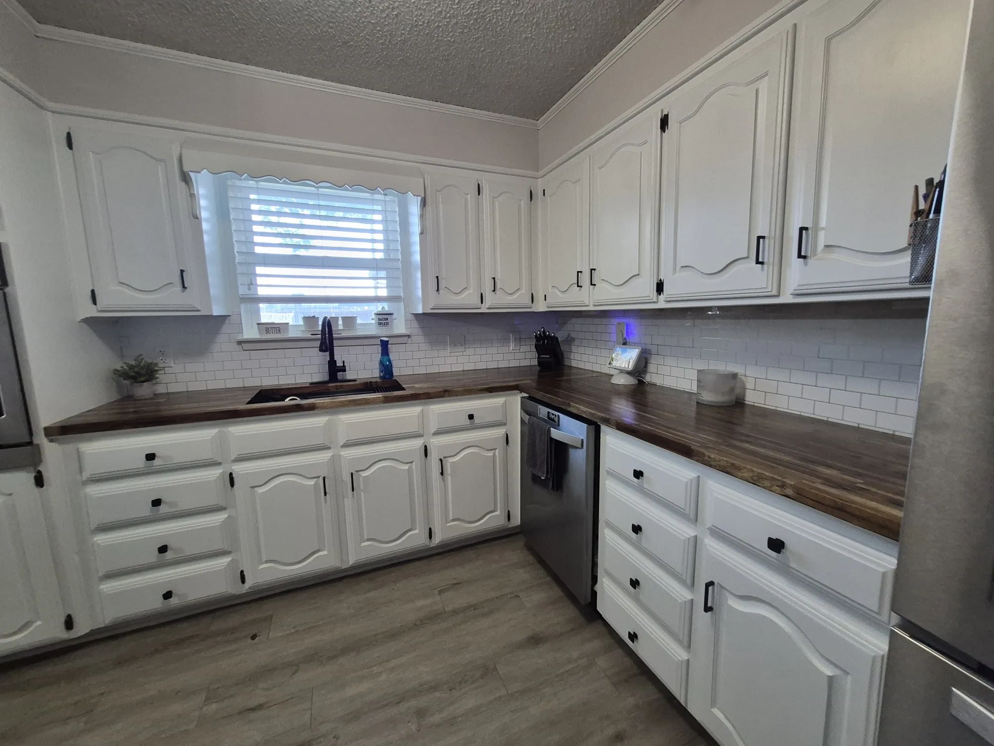 Single Family Residence For Sale in Mc Lennan County , 405 W Lindenwood Lane, Hewitt, Texas 76643, 4 Bedroom, 2 Bathroom, 2 Garage spaces, 2,249 Sqft, built in 1976, mls#21317741, Real Estate Agent in Hewitt, Homes For Sale in Mc Lennan county, Homes For Sale in Hewitt, Realtor in Hewitt Texas, Real Estate Brokerage Independent Realty Texas, Luminita Cordes Realtor