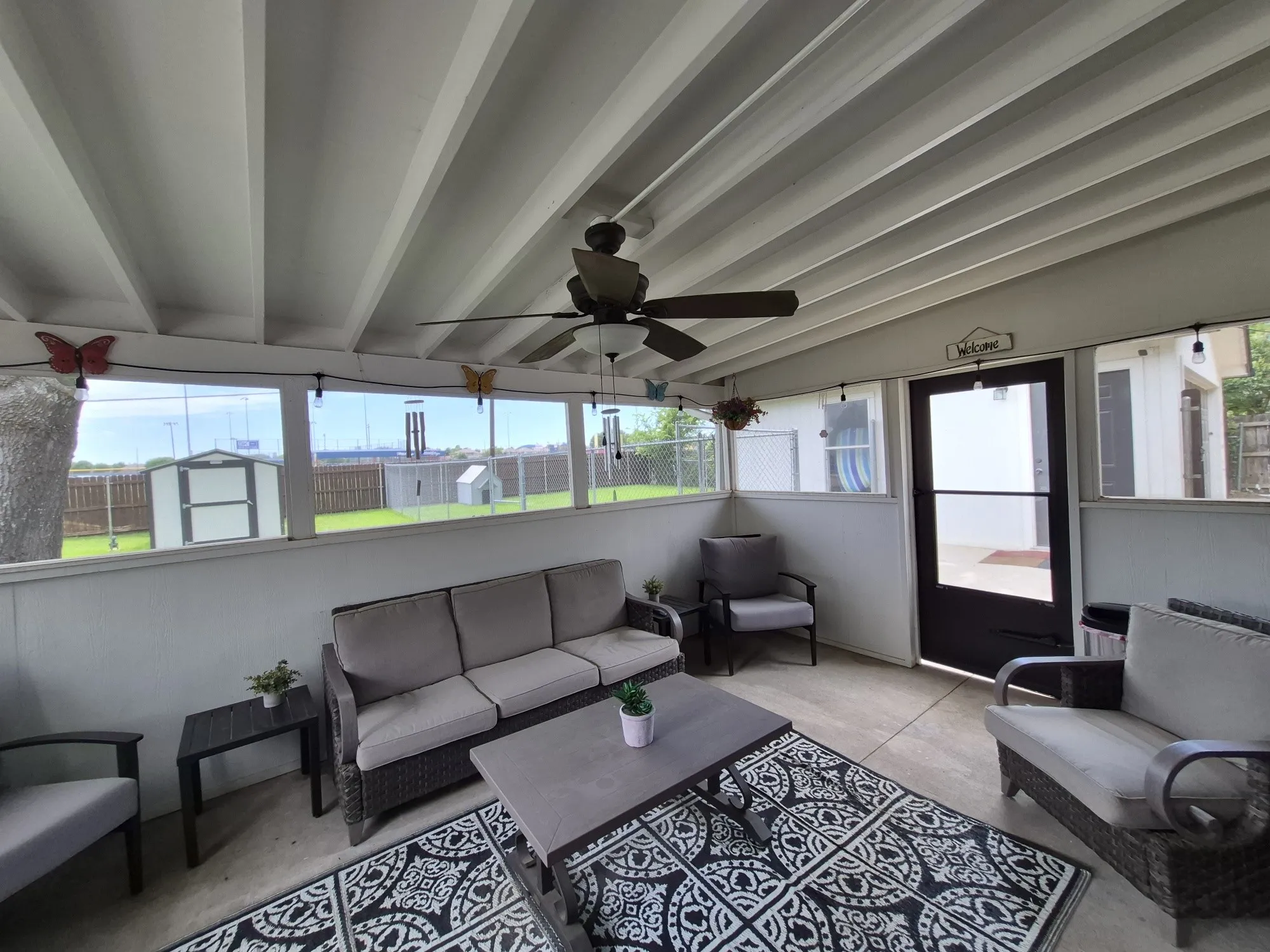 Single Family Residence For Sale in Mc Lennan County , 405 W Lindenwood Lane, Hewitt, Texas 76643, 4 Bedroom, 2 Bathroom, 2 Garage spaces, 2,249 Sqft, built in 1976, mls#21317741, Real Estate Agent in Hewitt, Homes For Sale in Mc Lennan county, Homes For Sale in Hewitt, Realtor in Hewitt Texas, Real Estate Brokerage Independent Realty Texas, Luminita Cordes Realtor