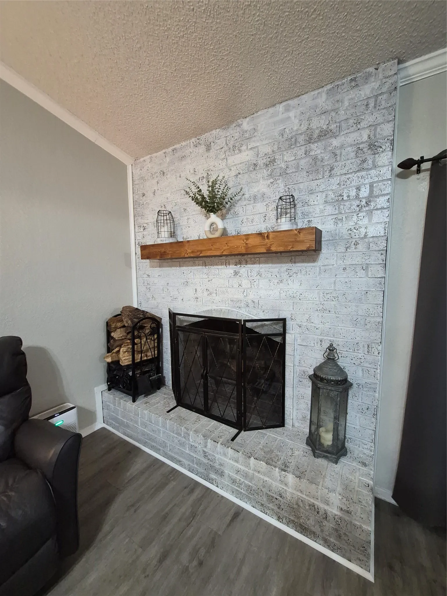 Single Family Residence For Sale in Mc Lennan County , 405 W Lindenwood Lane, Hewitt, Texas 76643, 4 Bedroom, 2 Bathroom, 2 Garage spaces, 2,249 Sqft, built in 1976, mls#21317741, Real Estate Agent in Hewitt, Homes For Sale in Mc Lennan county, Homes For Sale in Hewitt, Realtor in Hewitt Texas, Real Estate Brokerage Independent Realty Texas, Luminita Cordes Realtor