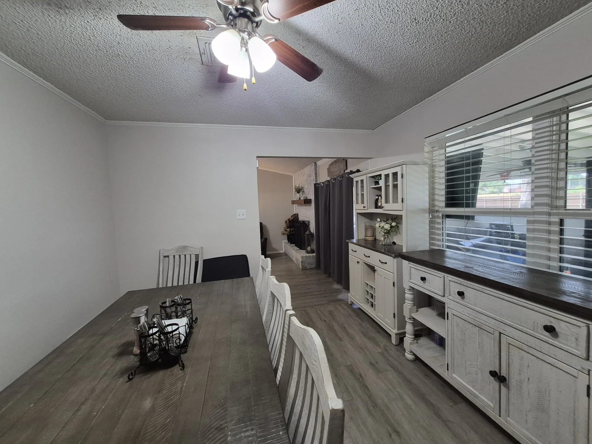 Single Family Residence For Sale in Mc Lennan County , 405 W Lindenwood Lane, Hewitt, Texas 76643, 4 Bedroom, 2 Bathroom, 2 Garage spaces, 2,249 Sqft, built in 1976, mls#21317741, Real Estate Agent in Hewitt, Homes For Sale in Mc Lennan county, Homes For Sale in Hewitt, Realtor in Hewitt Texas, Real Estate Brokerage Independent Realty Texas, Luminita Cordes Realtor