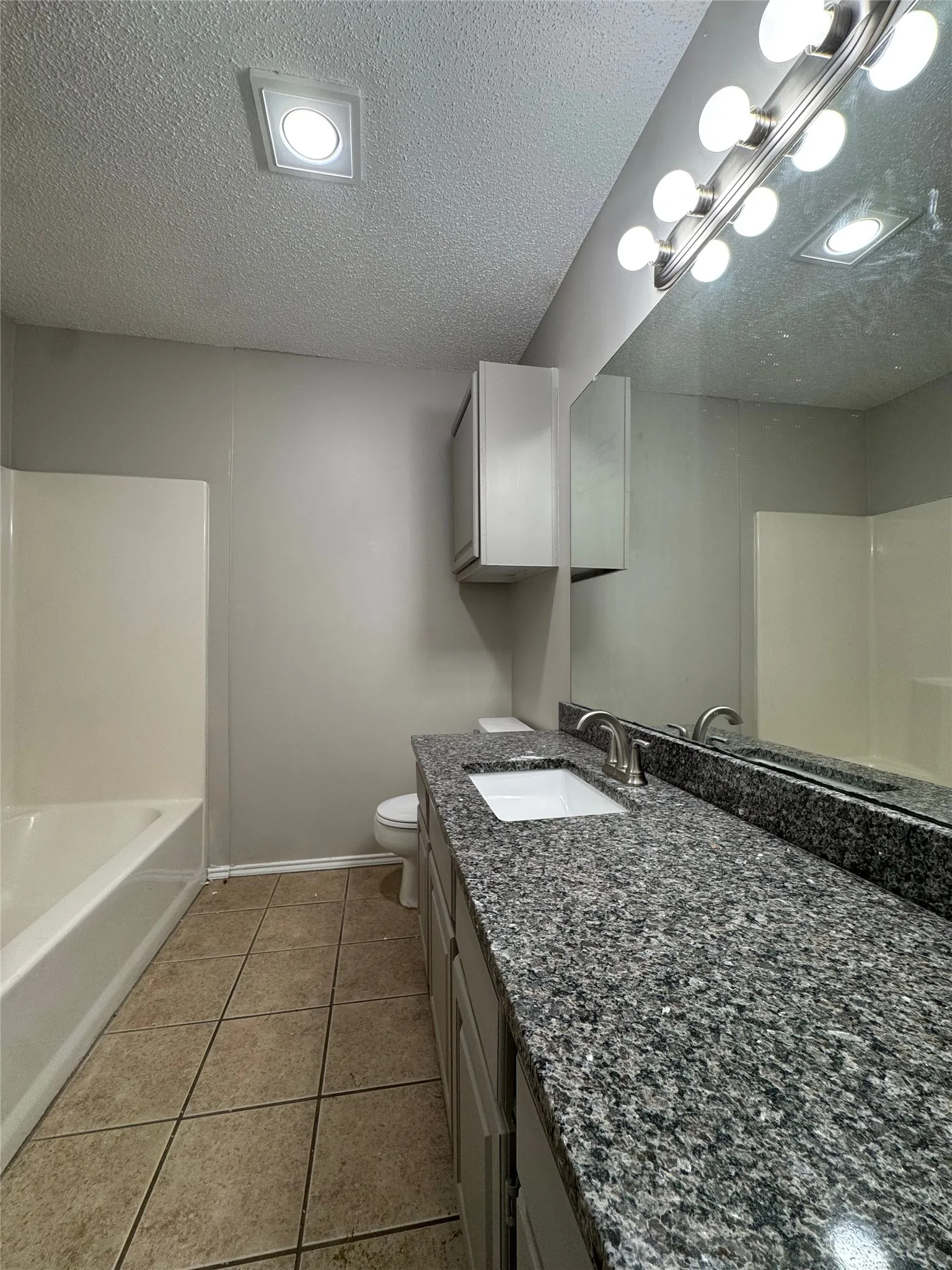 Duplex For Rent in Tarrant County , 4512 Trysail Drive, Fort Worth, Texas 76135, 2 Bedroom, 2 Bathroom, Garage spaces, 1,080 Sqft, built in 1986, mls#21317873, Real Estate Agent in Fort Worth, Homes For Rent in Tarrant county, Homes For Rent in Fort Worth, Realtor in Fort Worth Texas, Real Estate Brokerage Independent Realty Texas, Luminita Cordes Realtor