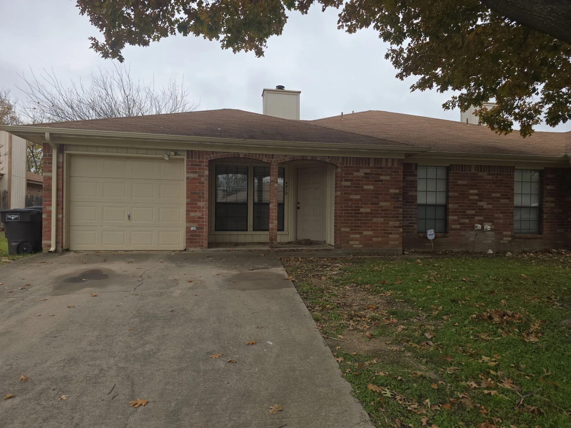Duplex For Rent in Tarrant County , 4512 Trysail Drive, Fort Worth, Texas 76135, 2 Bedroom, 2 Bathroom, Garage spaces, 1,080 Sqft, built in 1986, mls#21317873, Real Estate Agent in Fort Worth, Homes For Rent in Tarrant county, Homes For Rent in Fort Worth, Realtor in Fort Worth Texas, Real Estate Brokerage Independent Realty Texas, Luminita Cordes Realtor