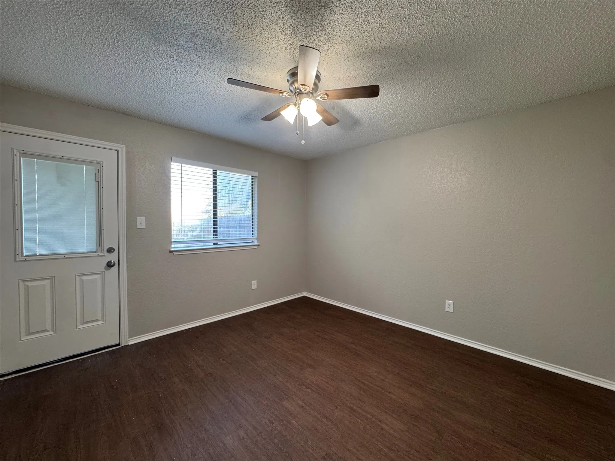 Duplex For Rent in Tarrant County , 4512 Trysail Drive, Fort Worth, Texas 76135, 2 Bedroom, 2 Bathroom, Garage spaces, 1,080 Sqft, built in 1986, mls#21317873, Real Estate Agent in Fort Worth, Homes For Rent in Tarrant county, Homes For Rent in Fort Worth, Realtor in Fort Worth Texas, Real Estate Brokerage Independent Realty Texas, Luminita Cordes Realtor