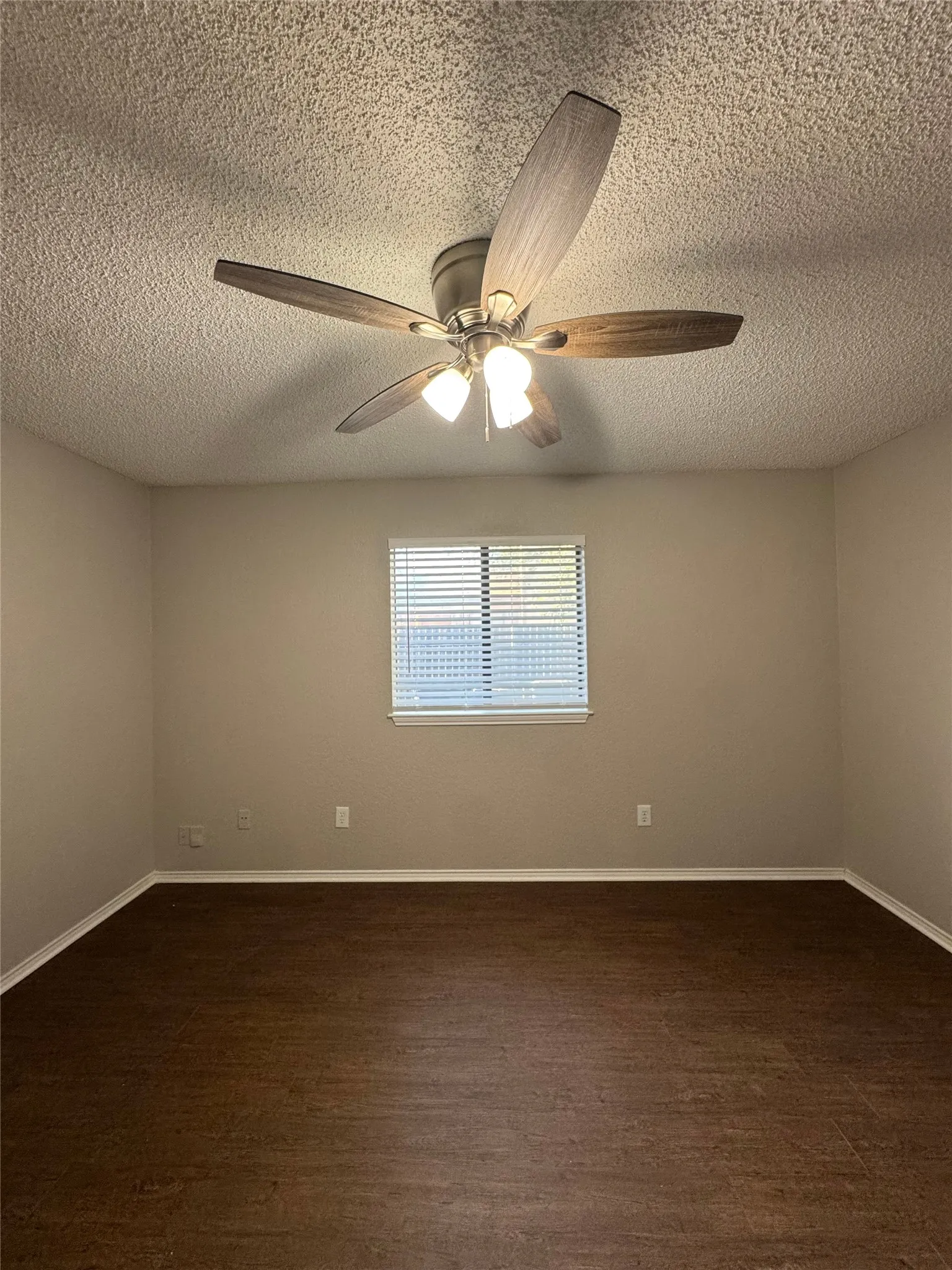 Duplex For Rent in Tarrant County , 4512 Trysail Drive, Fort Worth, Texas 76135, 2 Bedroom, 2 Bathroom, Garage spaces, 1,080 Sqft, built in 1986, mls#21317873, Real Estate Agent in Fort Worth, Homes For Rent in Tarrant county, Homes For Rent in Fort Worth, Realtor in Fort Worth Texas, Real Estate Brokerage Independent Realty Texas, Luminita Cordes Realtor