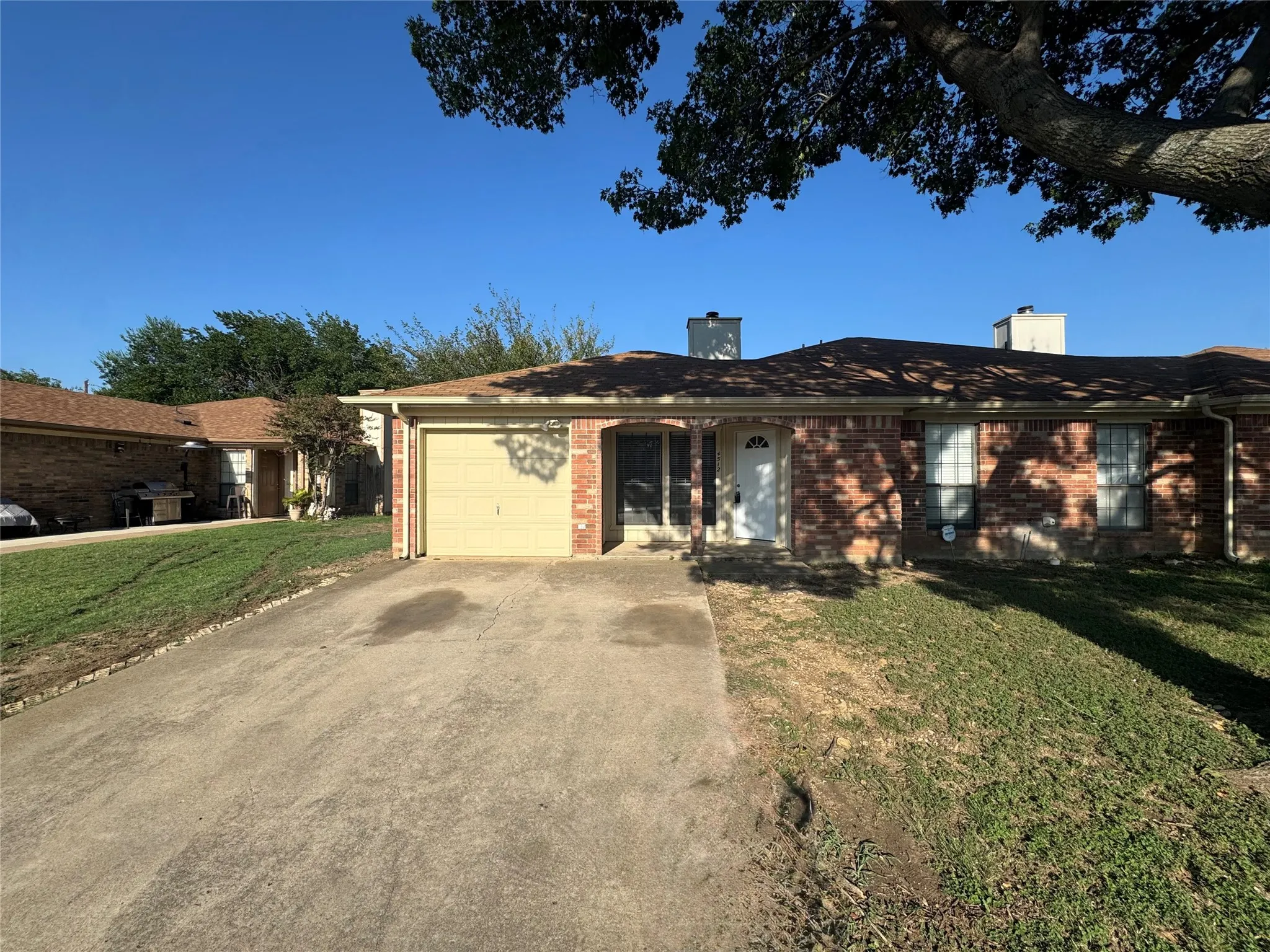 Duplex For Rent in Tarrant County , 4512 Trysail Drive, Fort Worth, Texas 76135, 2 Bedroom, 2 Bathroom, Garage spaces, 1,080 Sqft, built in 1986, mls#21317873, Real Estate Agent in Fort Worth, Homes For Rent in Tarrant county, Homes For Rent in Fort Worth, Realtor in Fort Worth Texas, Real Estate Brokerage Independent Realty Texas, Luminita Cordes Realtor