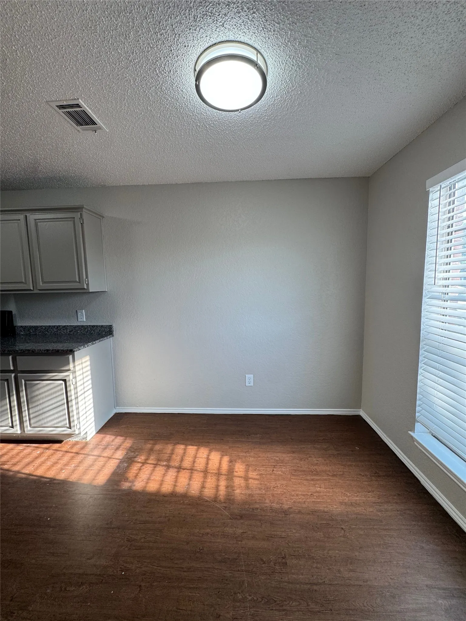 Duplex For Rent in Tarrant County , 4512 Trysail Drive, Fort Worth, Texas 76135, 2 Bedroom, 2 Bathroom, Garage spaces, 1,080 Sqft, built in 1986, mls#21317873, Real Estate Agent in Fort Worth, Homes For Rent in Tarrant county, Homes For Rent in Fort Worth, Realtor in Fort Worth Texas, Real Estate Brokerage Independent Realty Texas, Luminita Cordes Realtor