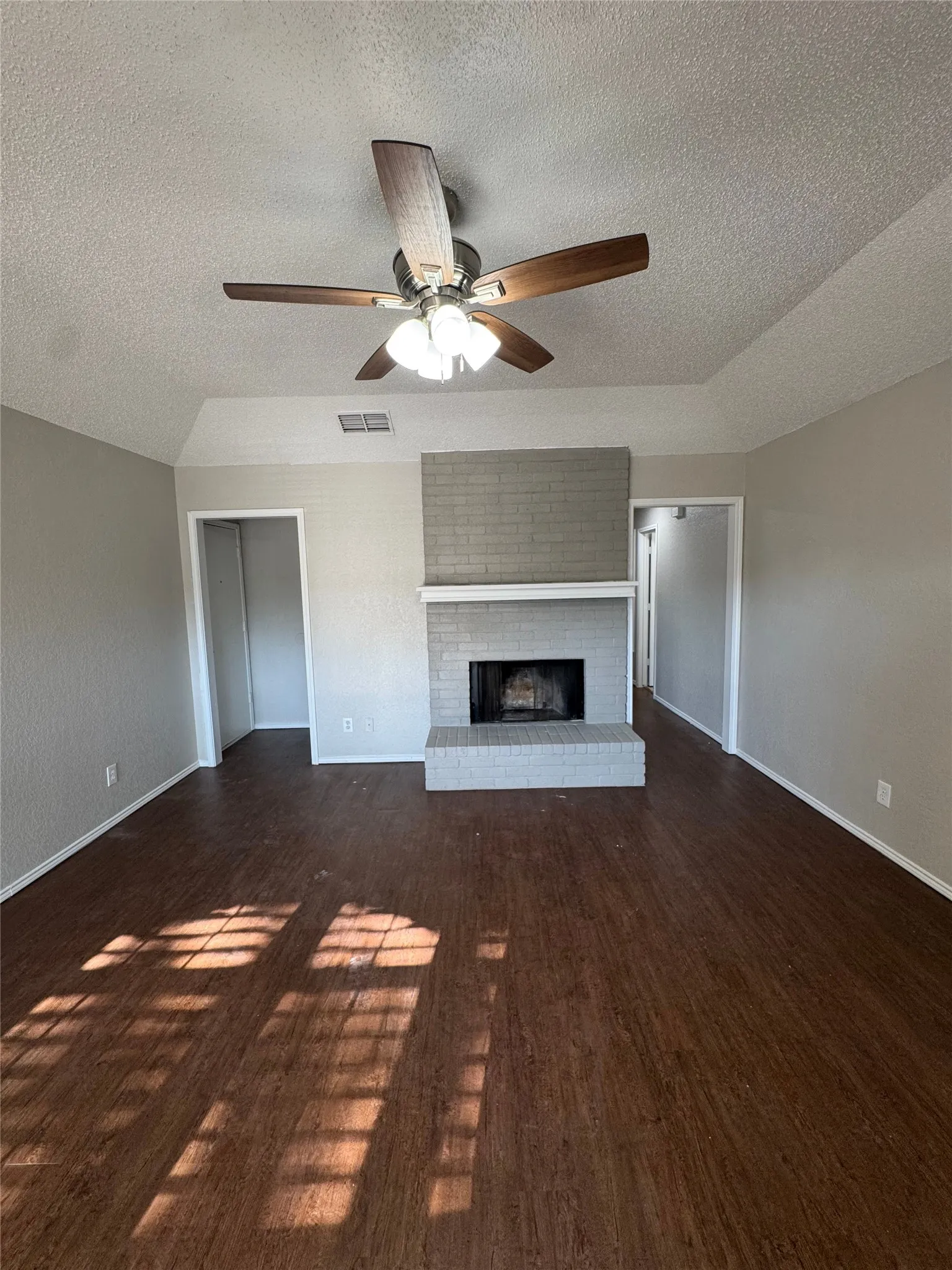 Duplex For Rent in Tarrant County , 4512 Trysail Drive, Fort Worth, Texas 76135, 2 Bedroom, 2 Bathroom, Garage spaces, 1,080 Sqft, built in 1986, mls#21317873, Real Estate Agent in Fort Worth, Homes For Rent in Tarrant county, Homes For Rent in Fort Worth, Realtor in Fort Worth Texas, Real Estate Brokerage Independent Realty Texas, Luminita Cordes Realtor