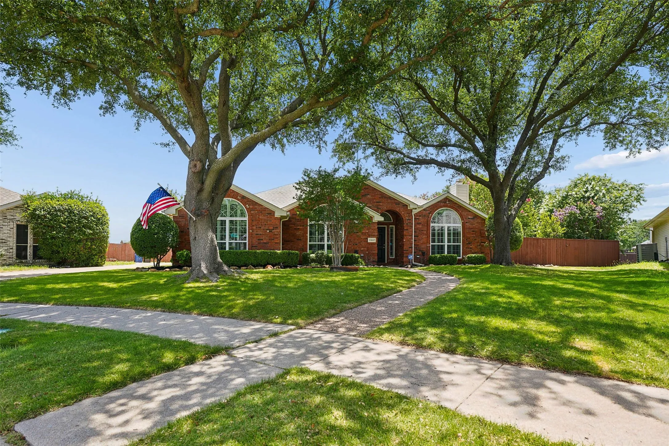 Single Family Residence For Sale in Collin County , 11917 Galleon Road, Frisco, Texas 75035, 4 Bedroom, 2 Bathroom, 2 Garage spaces, 2,337 Sqft, built in 1995, mls#21317575, Real Estate Agent in Frisco, Homes For Sale in Collin county, Homes For Sale in Frisco, Realtor in Frisco Texas, Real Estate Brokerage Independent Realty Texas, Luminita Cordes Realtor