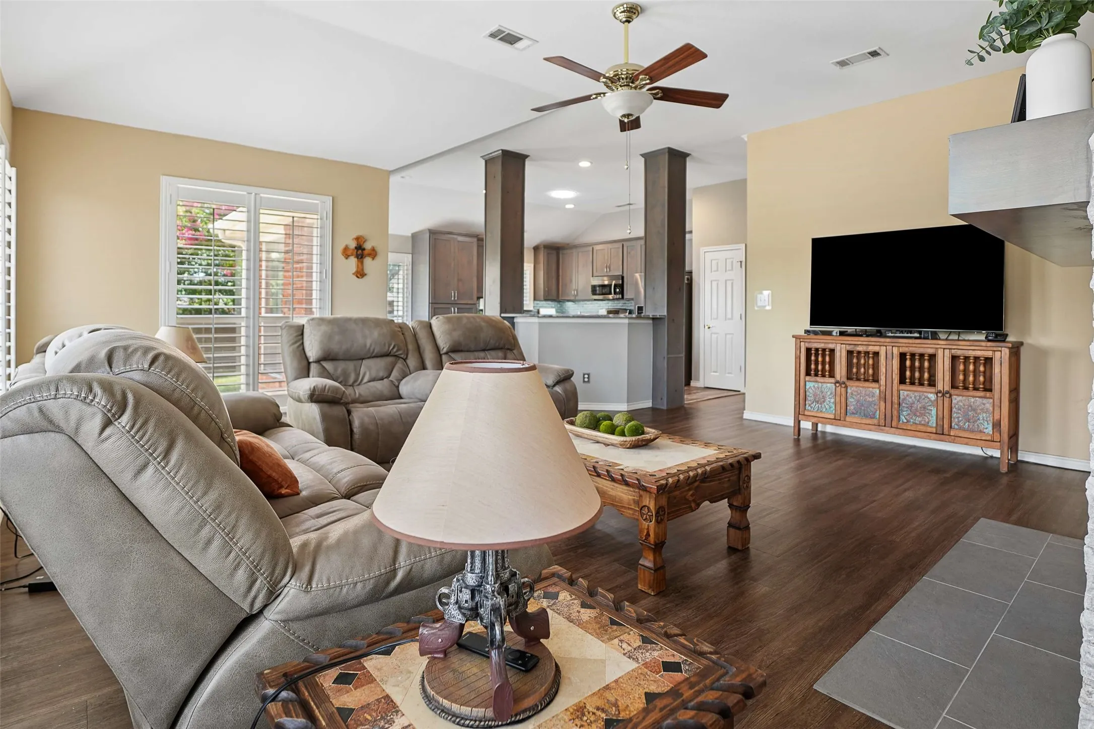 Single Family Residence For Sale in Collin County , 11917 Galleon Road, Frisco, Texas 75035, 4 Bedroom, 2 Bathroom, 2 Garage spaces, 2,337 Sqft, built in 1995, mls#21317575, Real Estate Agent in Frisco, Homes For Sale in Collin county, Homes For Sale in Frisco, Realtor in Frisco Texas, Real Estate Brokerage Independent Realty Texas, Luminita Cordes Realtor