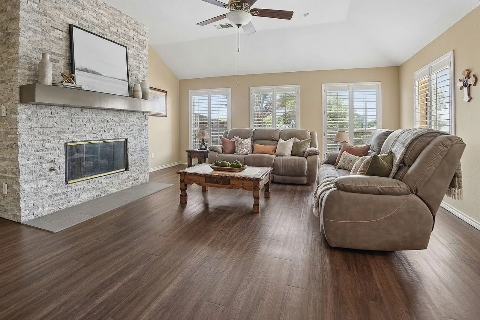 Single Family Residence For Sale in Collin County , 11917 Galleon Road, Frisco, Texas 75035, 4 Bedroom, 2 Bathroom, 2 Garage spaces, 2,337 Sqft, built in 1995, mls#21317575, Real Estate Agent in Frisco, Homes For Sale in Collin county, Homes For Sale in Frisco, Realtor in Frisco Texas, Real Estate Brokerage Independent Realty Texas, Luminita Cordes Realtor