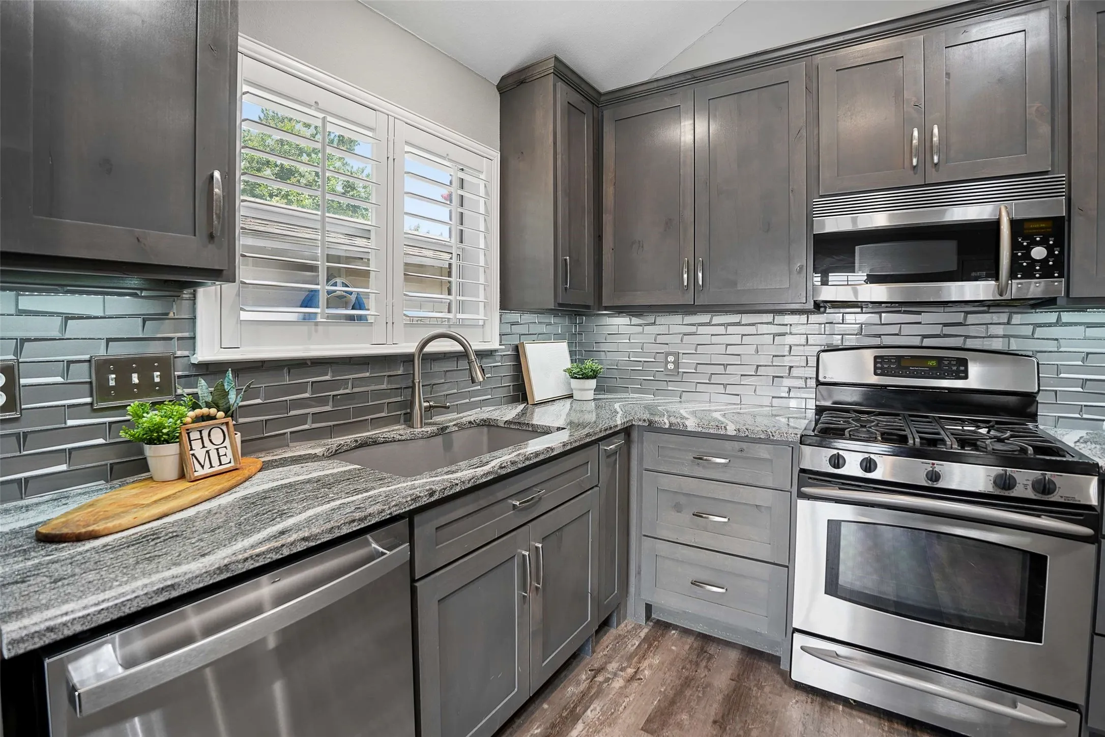 Single Family Residence For Sale in Collin County , 11917 Galleon Road, Frisco, Texas 75035, 4 Bedroom, 2 Bathroom, 2 Garage spaces, 2,337 Sqft, built in 1995, mls#21317575, Real Estate Agent in Frisco, Homes For Sale in Collin county, Homes For Sale in Frisco, Realtor in Frisco Texas, Real Estate Brokerage Independent Realty Texas, Luminita Cordes Realtor