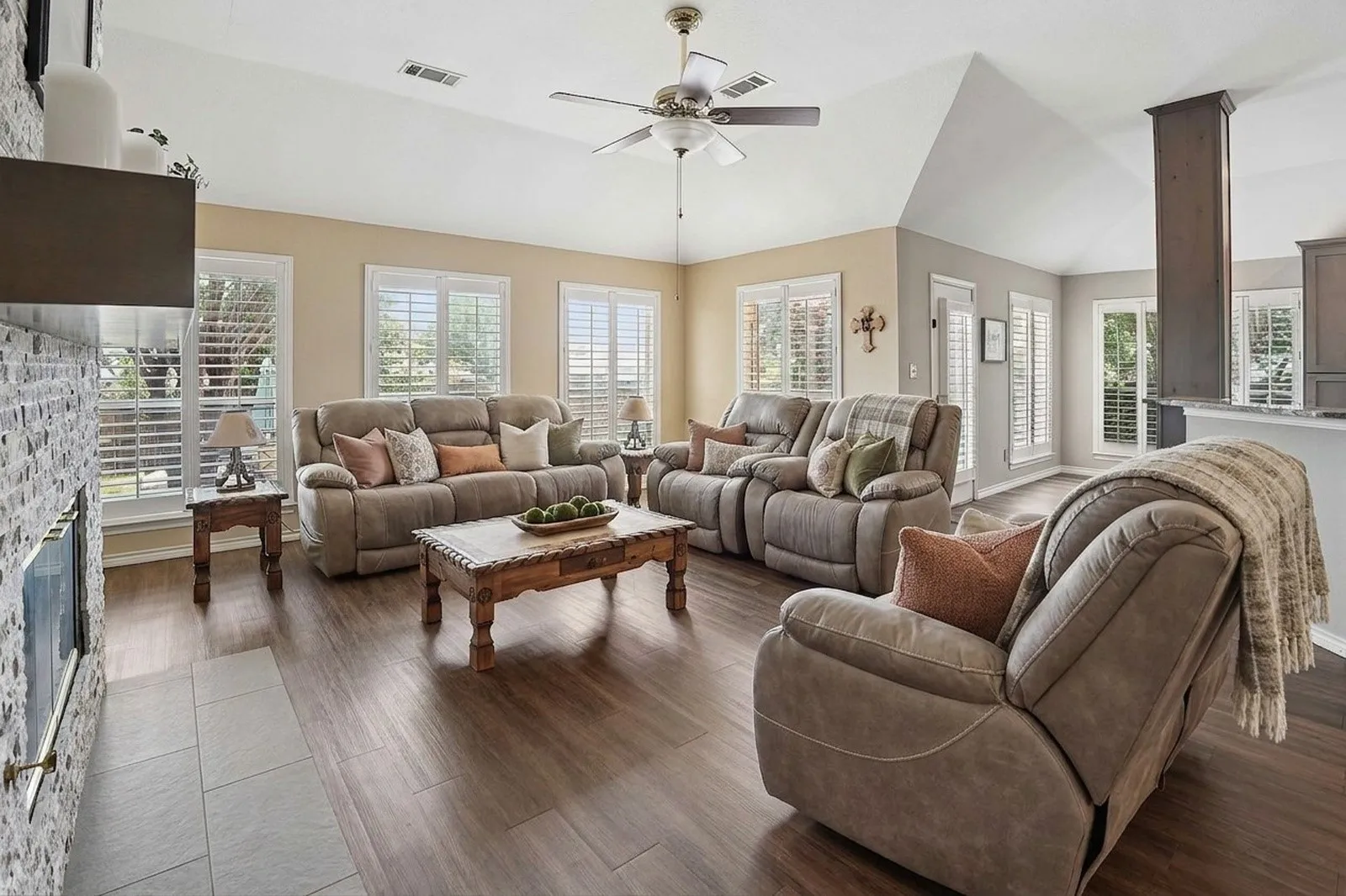 Single Family Residence For Sale in Collin County , 11917 Galleon Road, Frisco, Texas 75035, 4 Bedroom, 2 Bathroom, 2 Garage spaces, 2,337 Sqft, built in 1995, mls#21317575, Real Estate Agent in Frisco, Homes For Sale in Collin county, Homes For Sale in Frisco, Realtor in Frisco Texas, Real Estate Brokerage Independent Realty Texas, Luminita Cordes Realtor