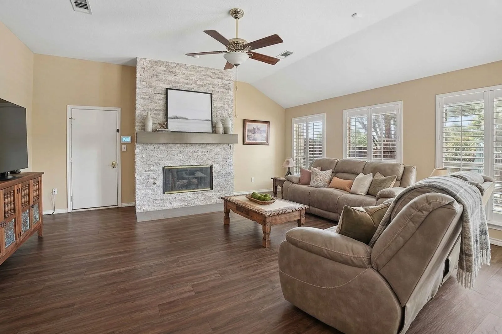 Single Family Residence For Sale in Collin County , 11917 Galleon Road, Frisco, Texas 75035, 4 Bedroom, 2 Bathroom, 2 Garage spaces, 2,337 Sqft, built in 1995, mls#21317575, Real Estate Agent in Frisco, Homes For Sale in Collin county, Homes For Sale in Frisco, Realtor in Frisco Texas, Real Estate Brokerage Independent Realty Texas, Luminita Cordes Realtor