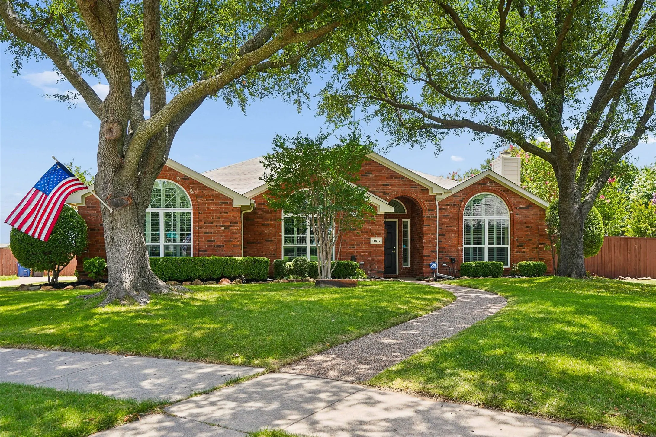 Single Family Residence For Sale in Collin County , 11917 Galleon Road, Frisco, Texas 75035, 4 Bedroom, 2 Bathroom, 2 Garage spaces, 2,337 Sqft, built in 1995, mls#21317575, Real Estate Agent in Frisco, Homes For Sale in Collin county, Homes For Sale in Frisco, Realtor in Frisco Texas, Real Estate Brokerage Independent Realty Texas, Luminita Cordes Realtor