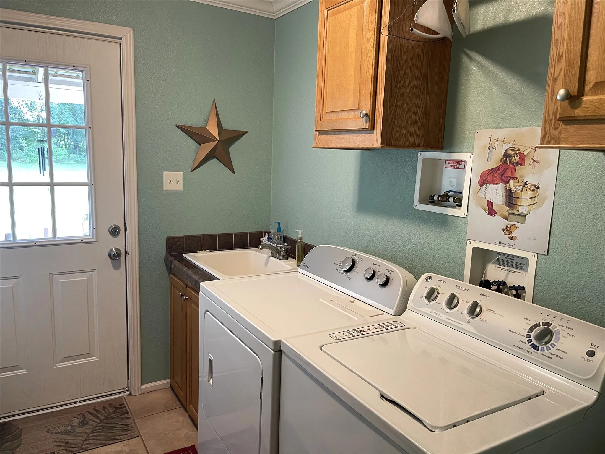 Laundry Rm & Utility Sink