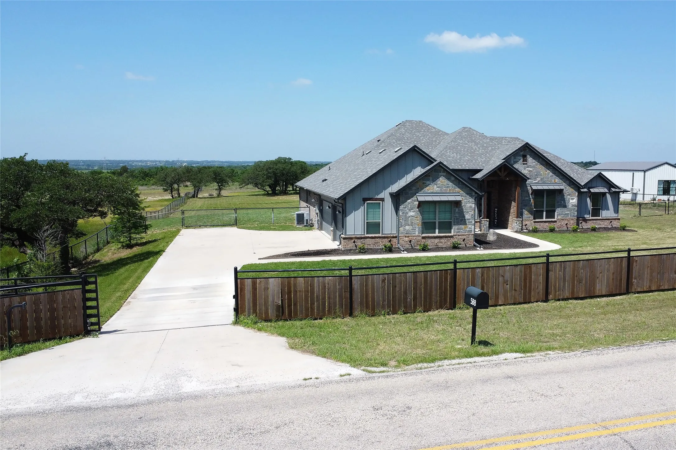 Single Family Residence For Sale in Parker County , 587 Old Agnes Road, Weatherford, Texas 76088, 4 Bedroom, 3 Bathroom, 3 Garage spaces, 2,687 Sqft, built in 2022, mls#21248443, Real Estate Agent in Weatherford, Homes For Sale in Parker county, Homes For Sale in Weatherford, Realtor in Weatherford Texas, Real Estate Brokerage Independent Realty Texas, Luminita Cordes Realtor
