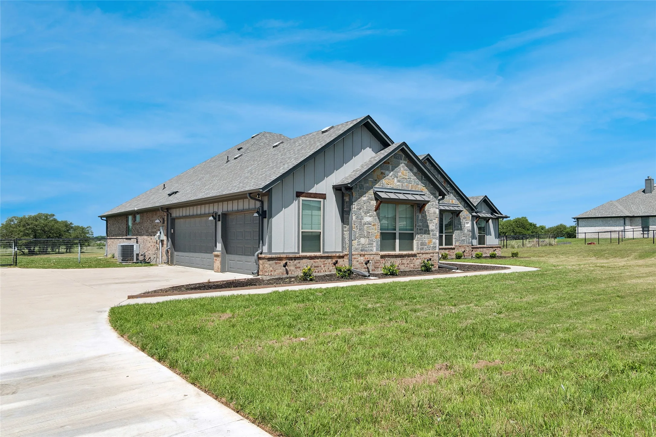 Single Family Residence For Sale in Parker County , 587 Old Agnes Road, Weatherford, Texas 76088, 4 Bedroom, 3 Bathroom, 3 Garage spaces, 2,687 Sqft, built in 2022, mls#21248443, Real Estate Agent in Weatherford, Homes For Sale in Parker county, Homes For Sale in Weatherford, Realtor in Weatherford Texas, Real Estate Brokerage Independent Realty Texas, Luminita Cordes Realtor