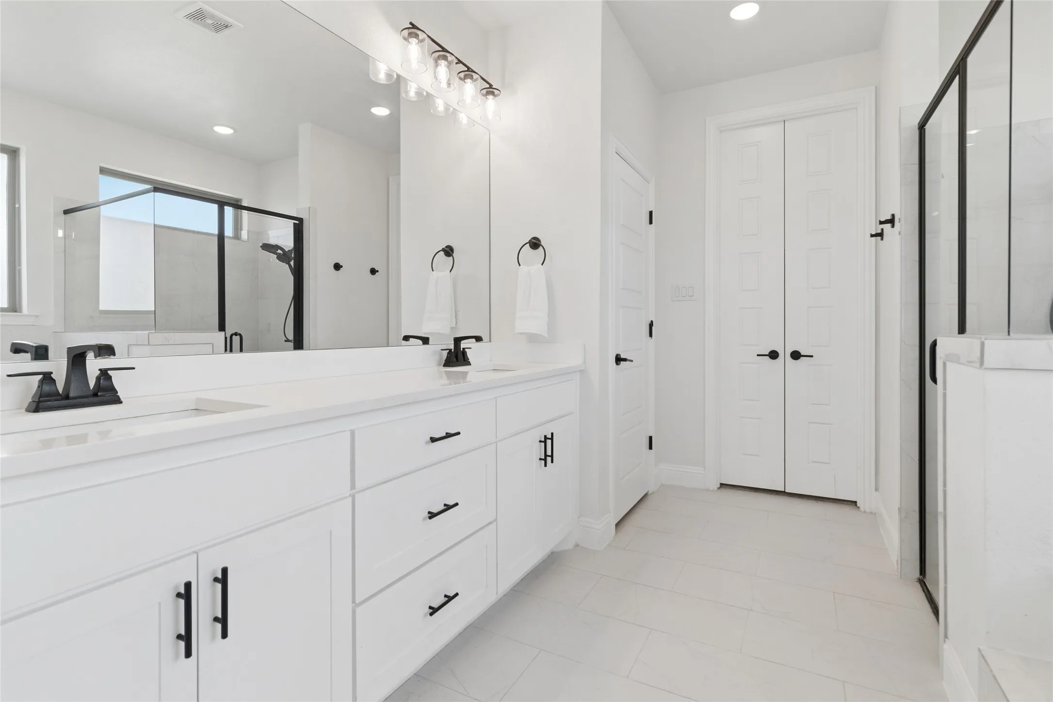Single Family Residence For Sale in Parker County , 587 Old Agnes Road, Weatherford, Texas 76088, 4 Bedroom, 3 Bathroom, 3 Garage spaces, 2,687 Sqft, built in 2022, mls#21248443, Real Estate Agent in Weatherford, Homes For Sale in Parker county, Homes For Sale in Weatherford, Realtor in Weatherford Texas, Real Estate Brokerage Independent Realty Texas, Luminita Cordes Realtor