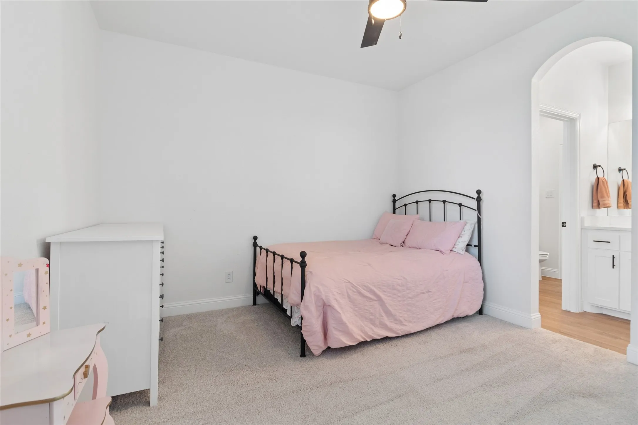 Single Family Residence For Sale in Parker County , 587 Old Agnes Road, Weatherford, Texas 76088, 4 Bedroom, 3 Bathroom, 3 Garage spaces, 2,687 Sqft, built in 2022, mls#21248443, Real Estate Agent in Weatherford, Homes For Sale in Parker county, Homes For Sale in Weatherford, Realtor in Weatherford Texas, Real Estate Brokerage Independent Realty Texas, Luminita Cordes Realtor